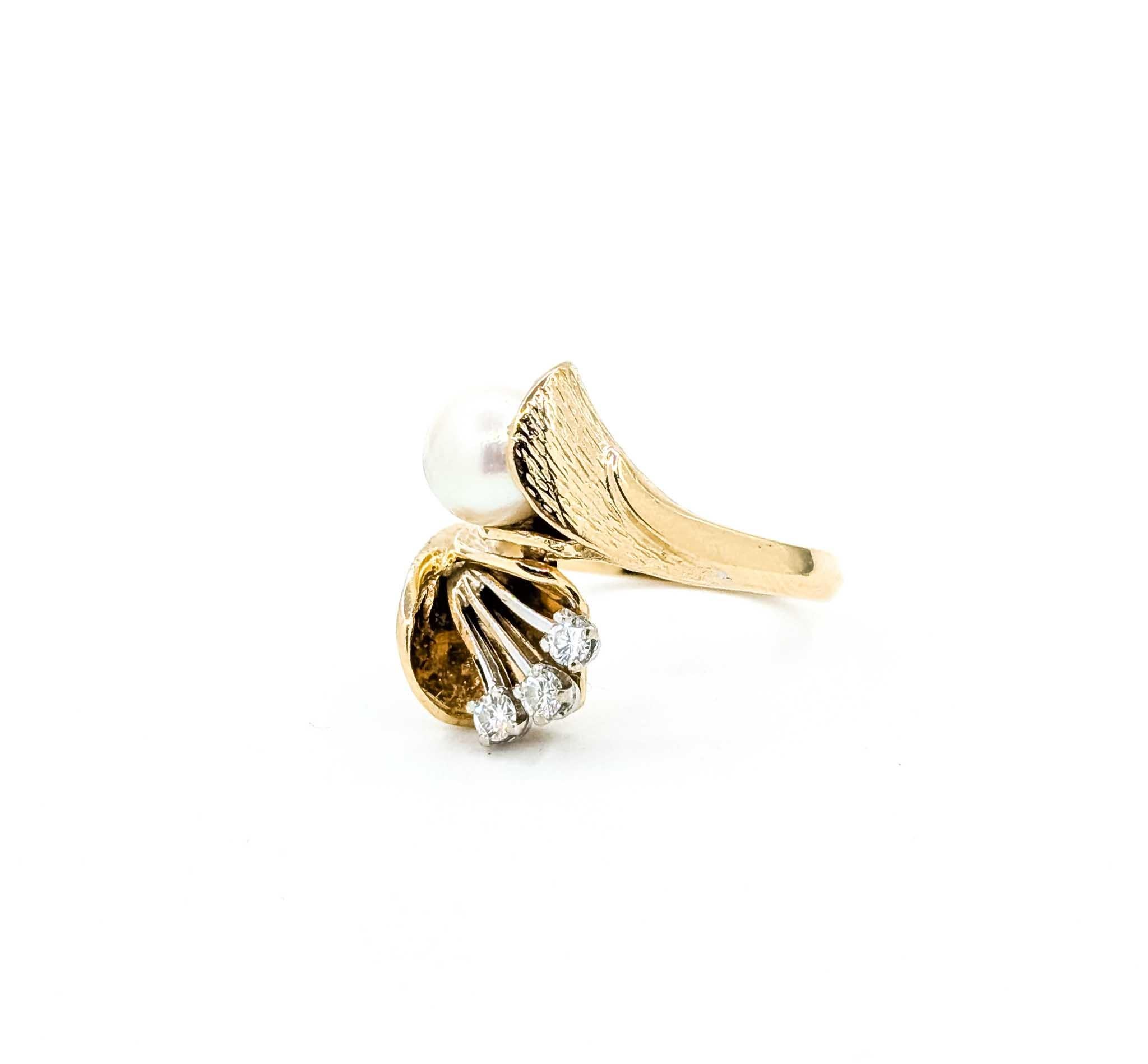Mid-Century Fan Style Akoya Pearl and Diamond 14K Gold Ring For Sale 3