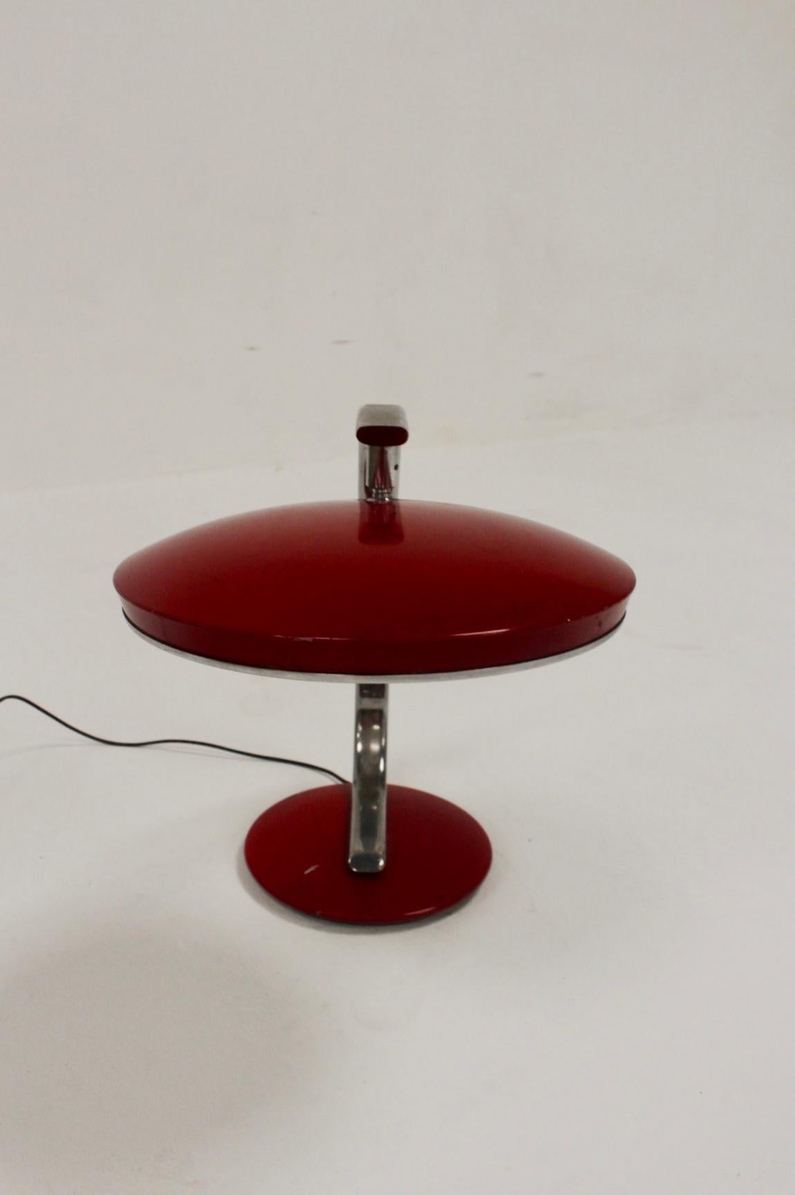Midcentury Fase 520-C Bauhaus design red articulated desk Lamp.
Produced by Fase Industries in Madrid, in the 1970s.
Good vintage condition.