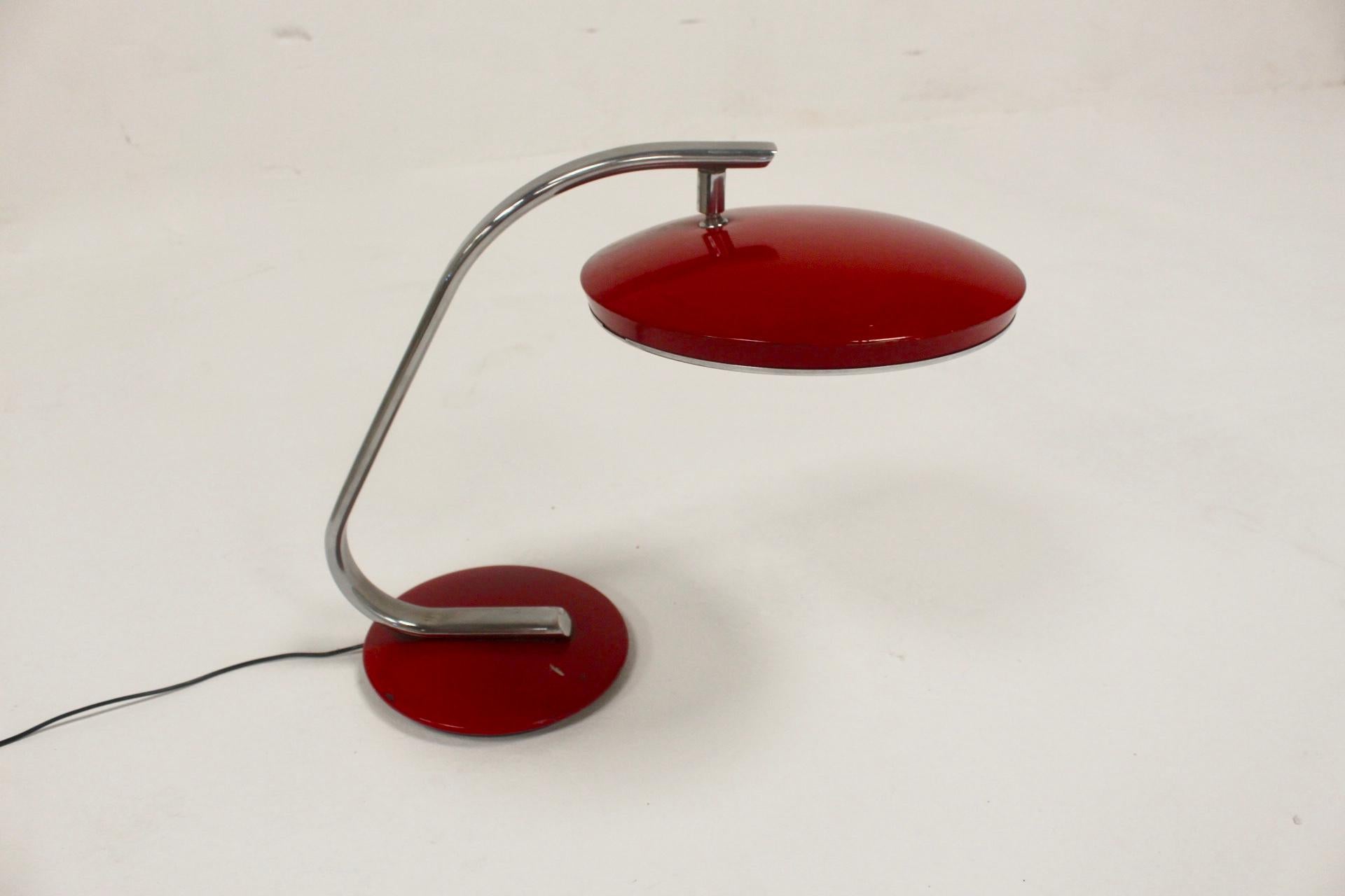 Midcentury Fase 520-C Bauhaus Design Red Articulated Desk Lamp For Sale 1