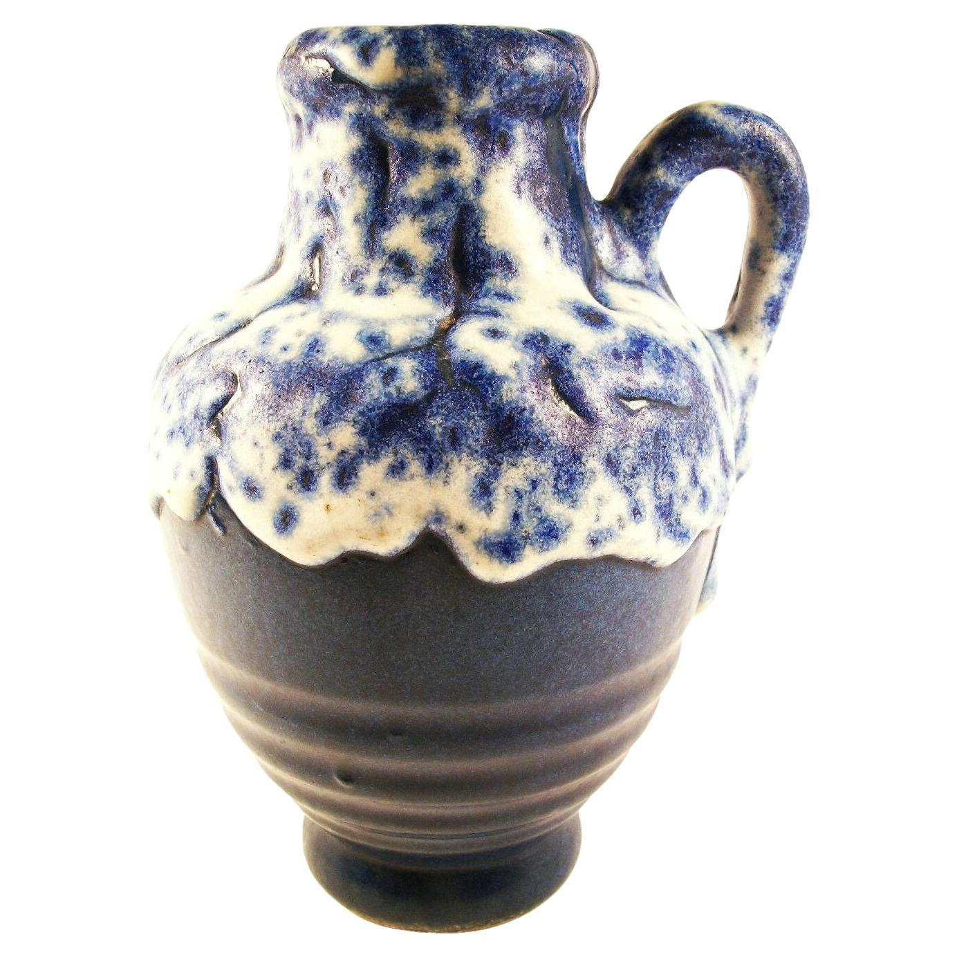 Vase/verseuse du milieu du siècle en céramique à glaçure de lave grasse - Allemagne de l'Ouest - Circa 1950's