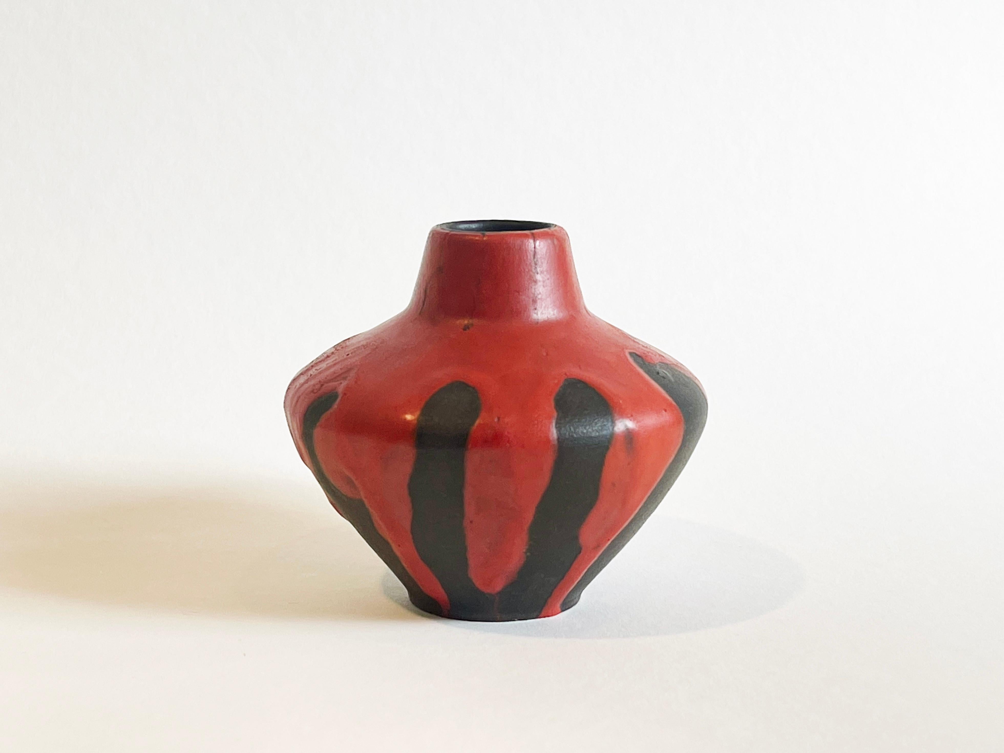 Expressive original Fat Lava Mid Century Modern handmade ceramic vase.
Executed and designed by Hans Welling for Ceramano, Western Germany around 1965.
Fat Lava glaze ''Stromboli'', named after the famous active Italian volcano, in a fiery red lava