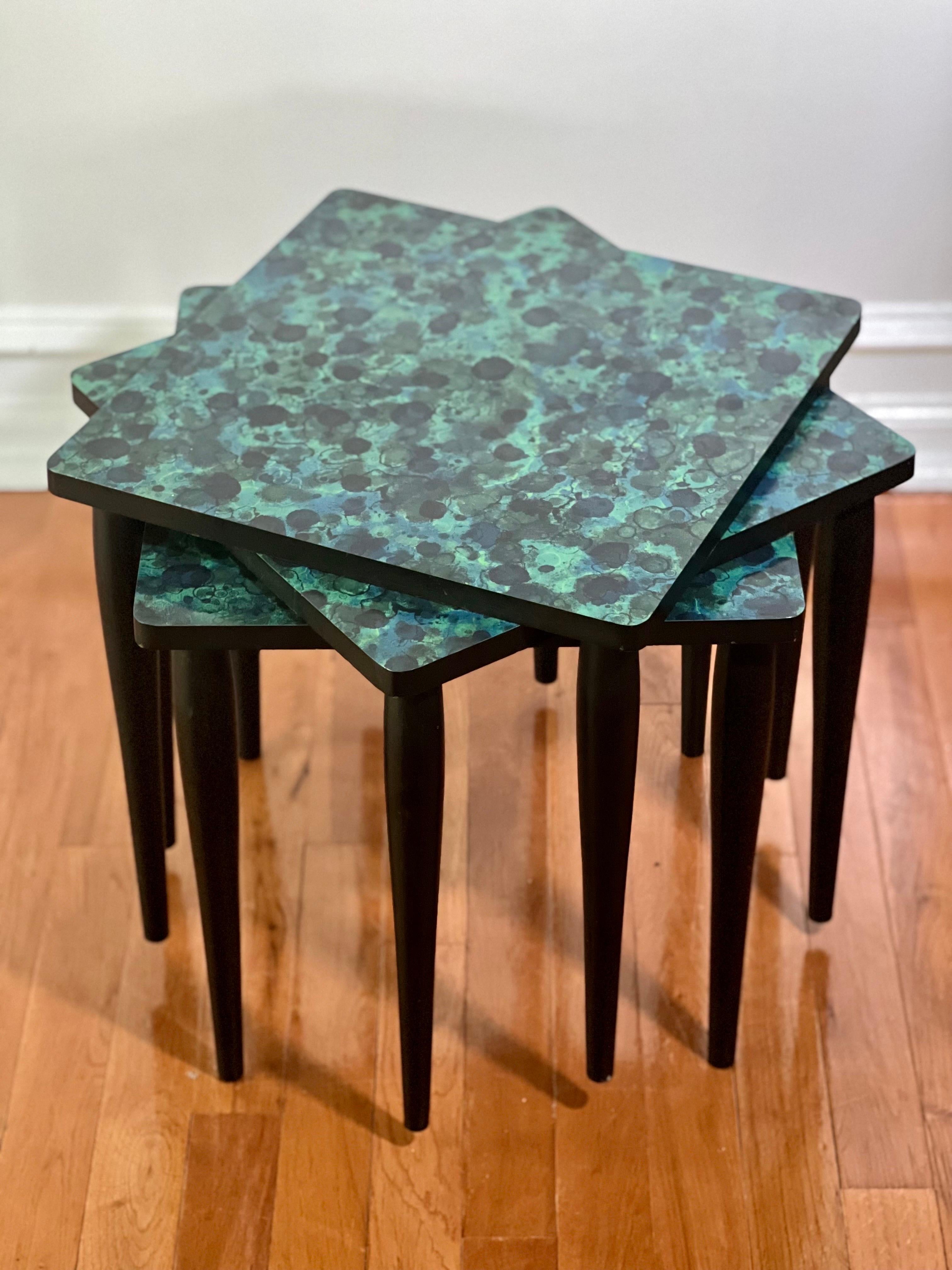 Tables empilables en faux agate du milieu du siècle en vente 4