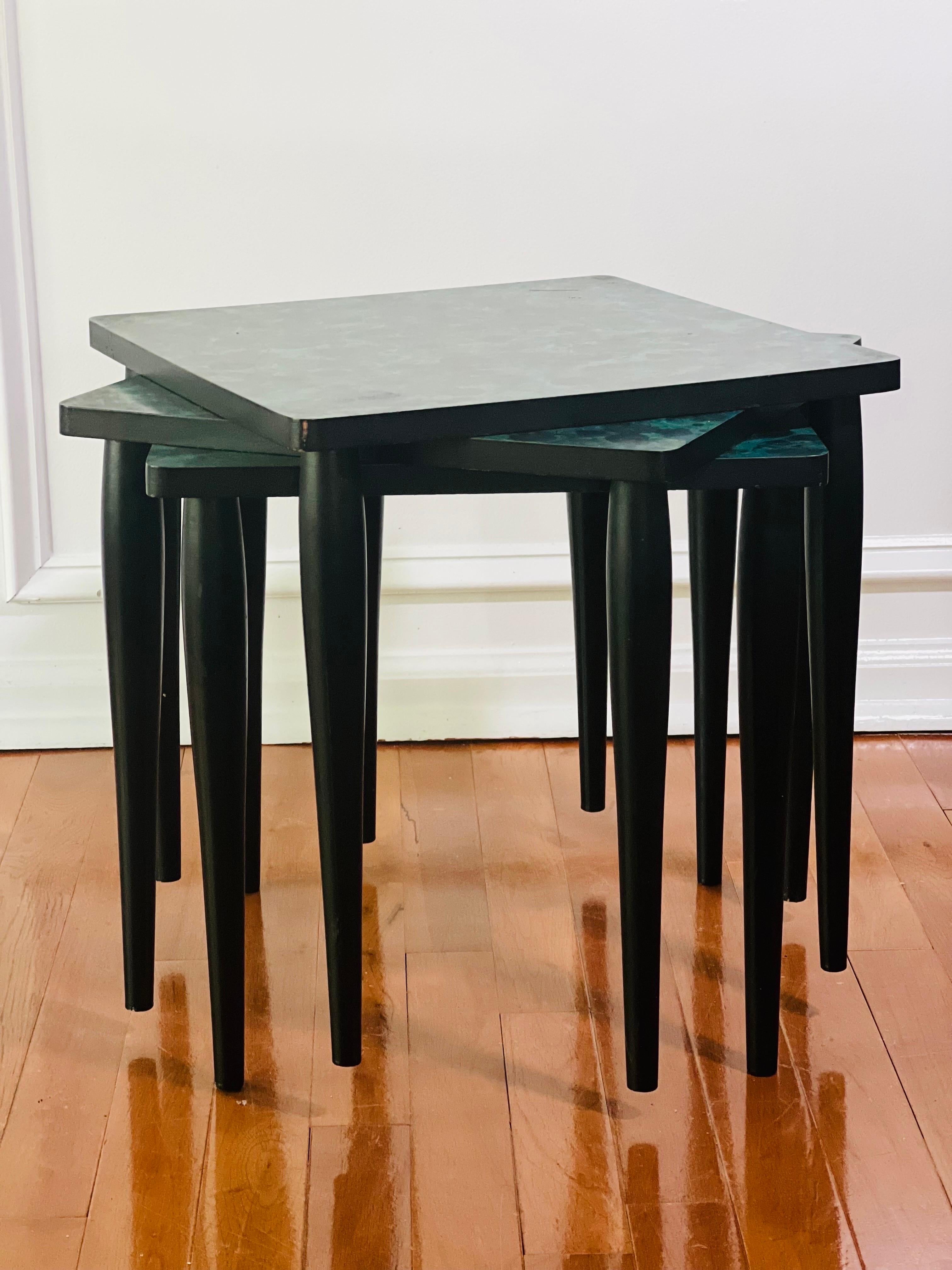 Midcentury Faux Agate Laminate Stacking Tables In Good Condition For Sale In Doylestown, PA