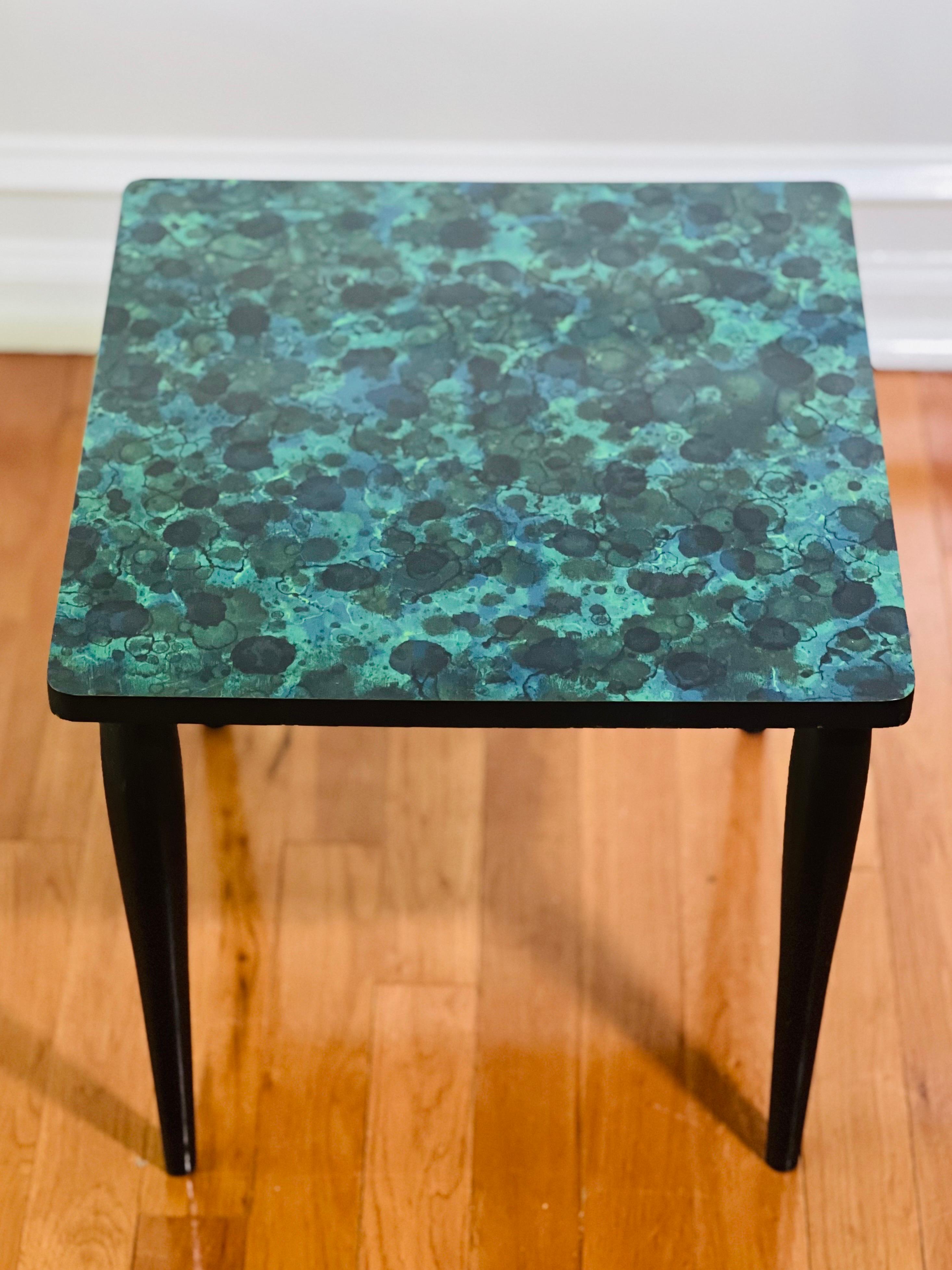 Midcentury Faux Agate Laminate Stacking Tables For Sale 1