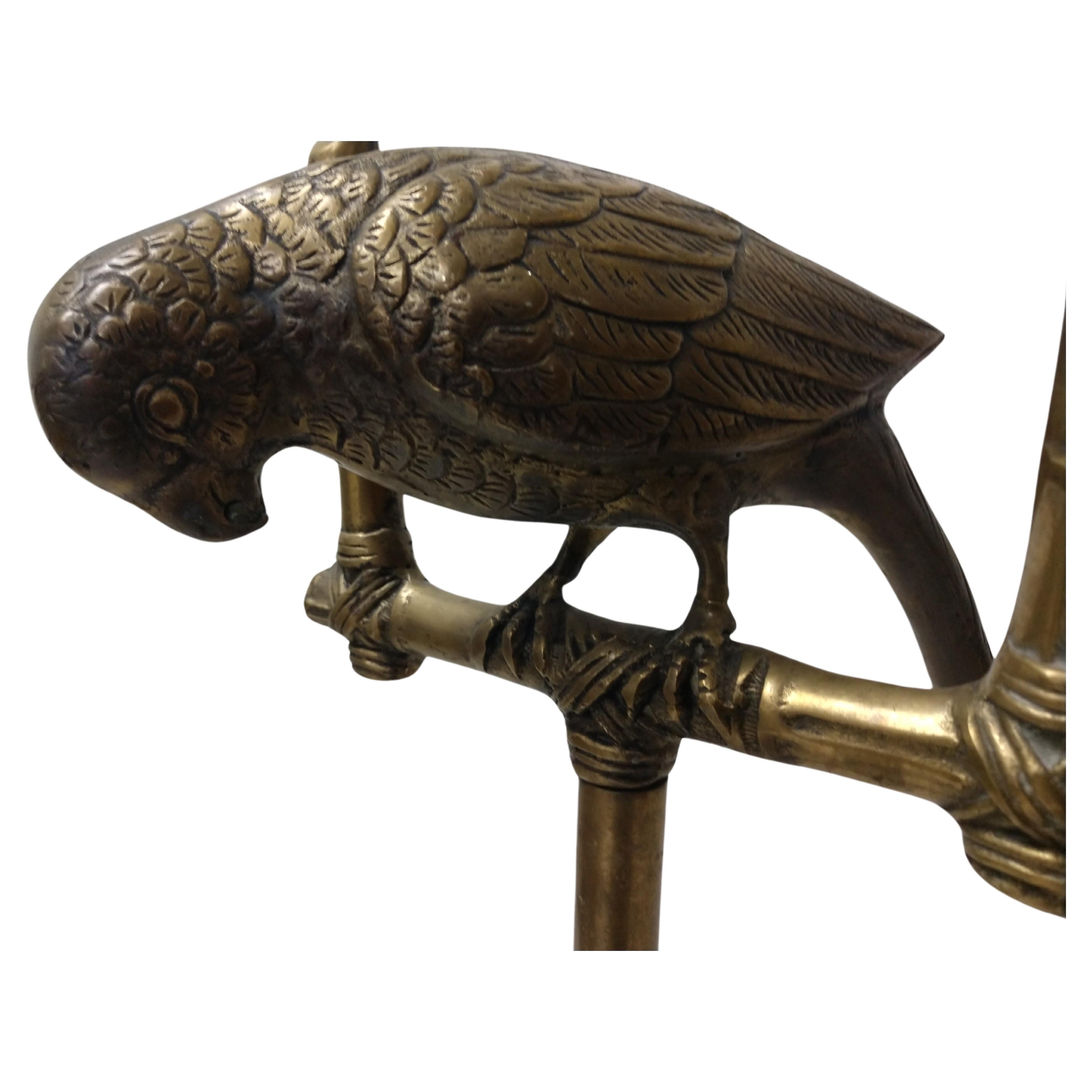 Français Lampadaire en faux bambou et laiton du milieu du siècle par Frederic Cooper avec oiseau en laiton moulé en vente