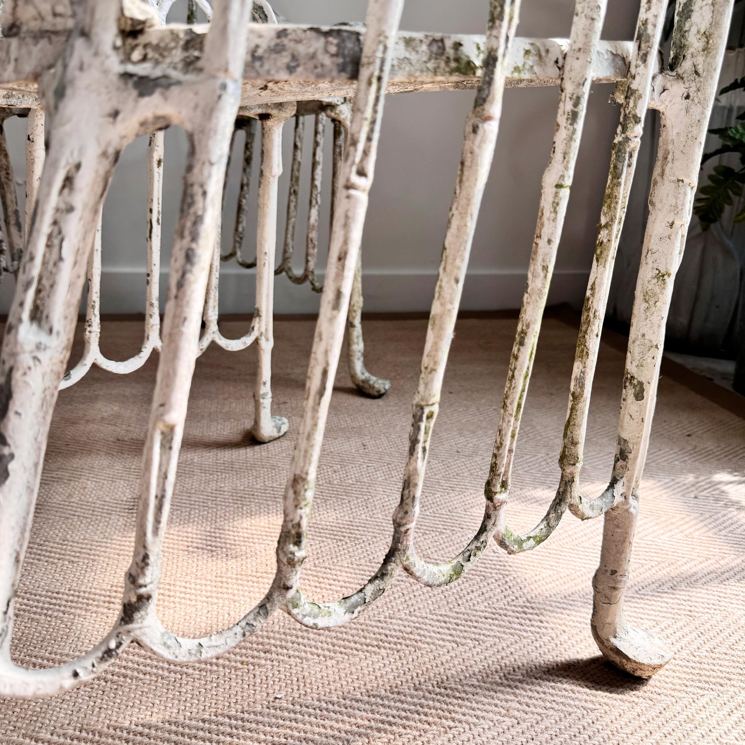 Chaises de jardin mi-siècle en faux bambou et aluminium moulé en vente 4