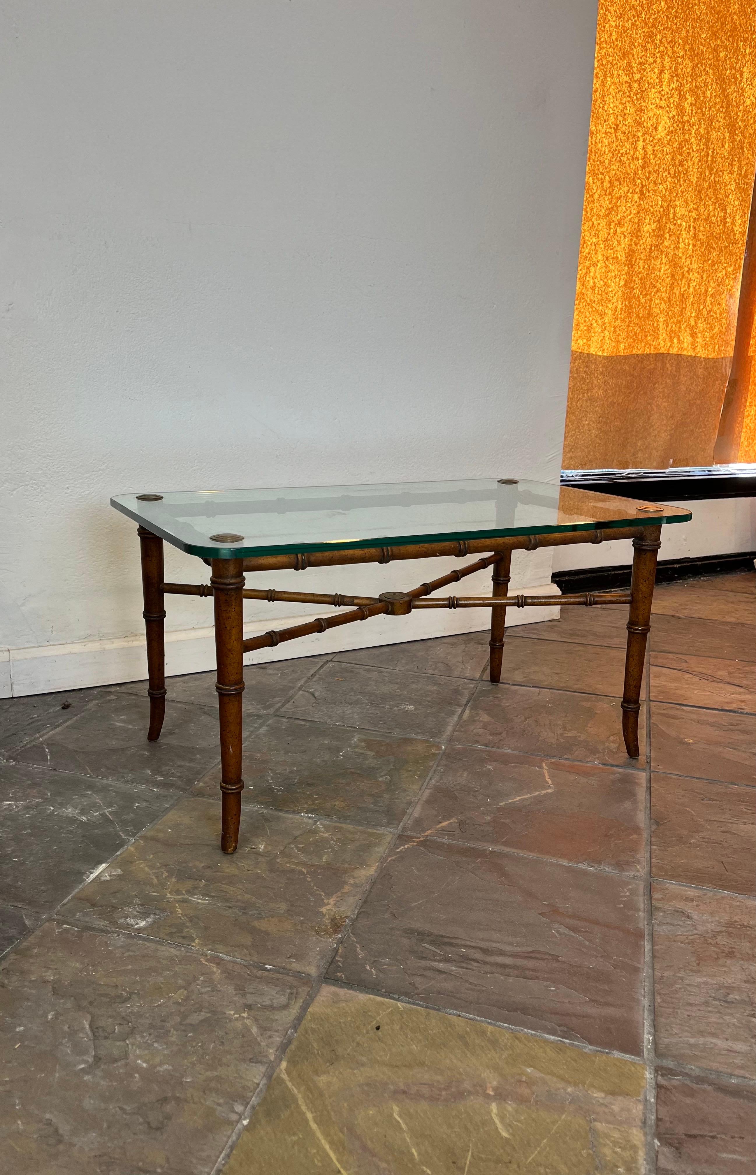 Mesa de centro de bambú sintético de mediados de siglo Chinoiserie en venta