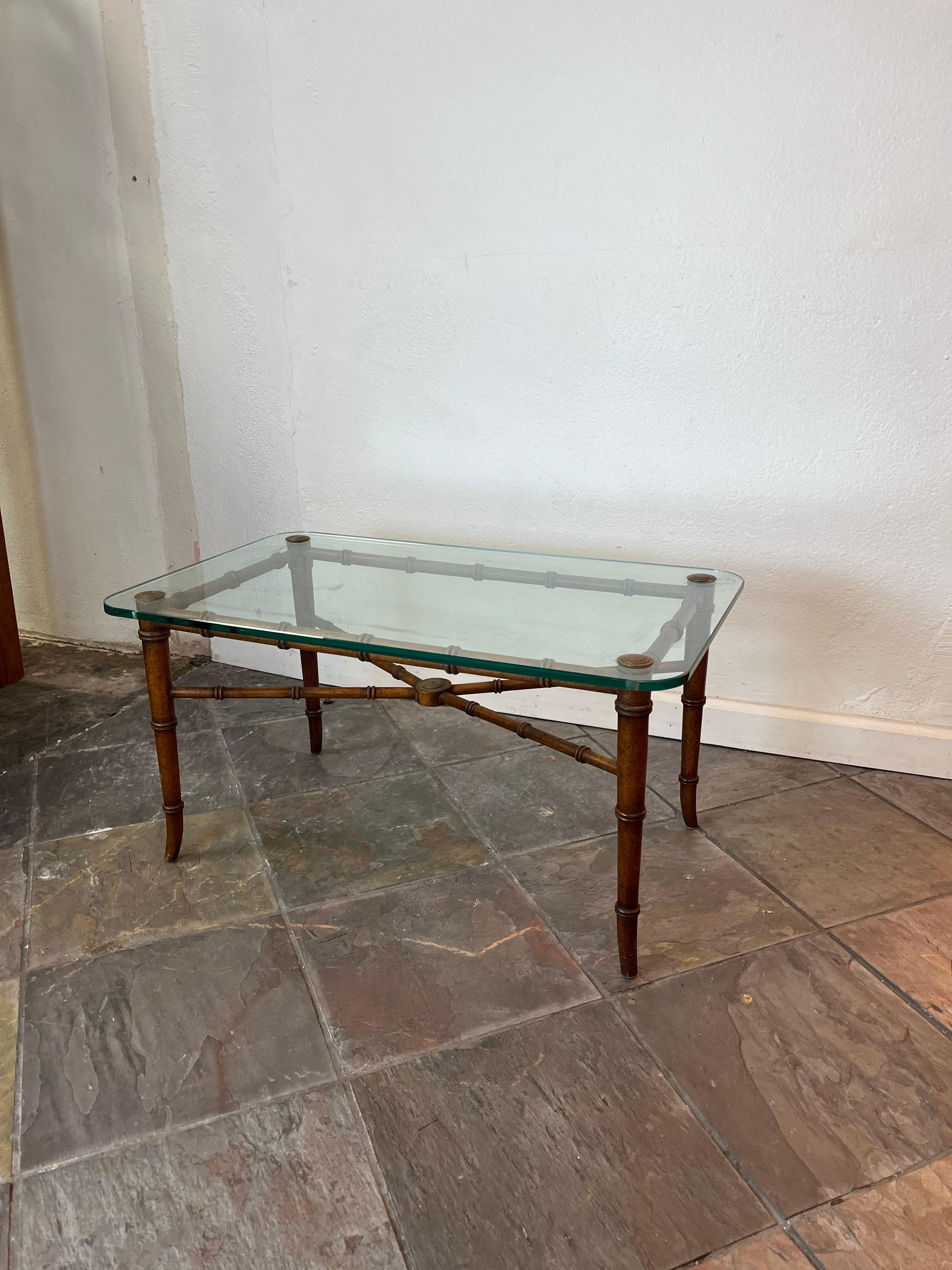Mesa de centro de bambú sintético de mediados de siglo Desconocido en venta