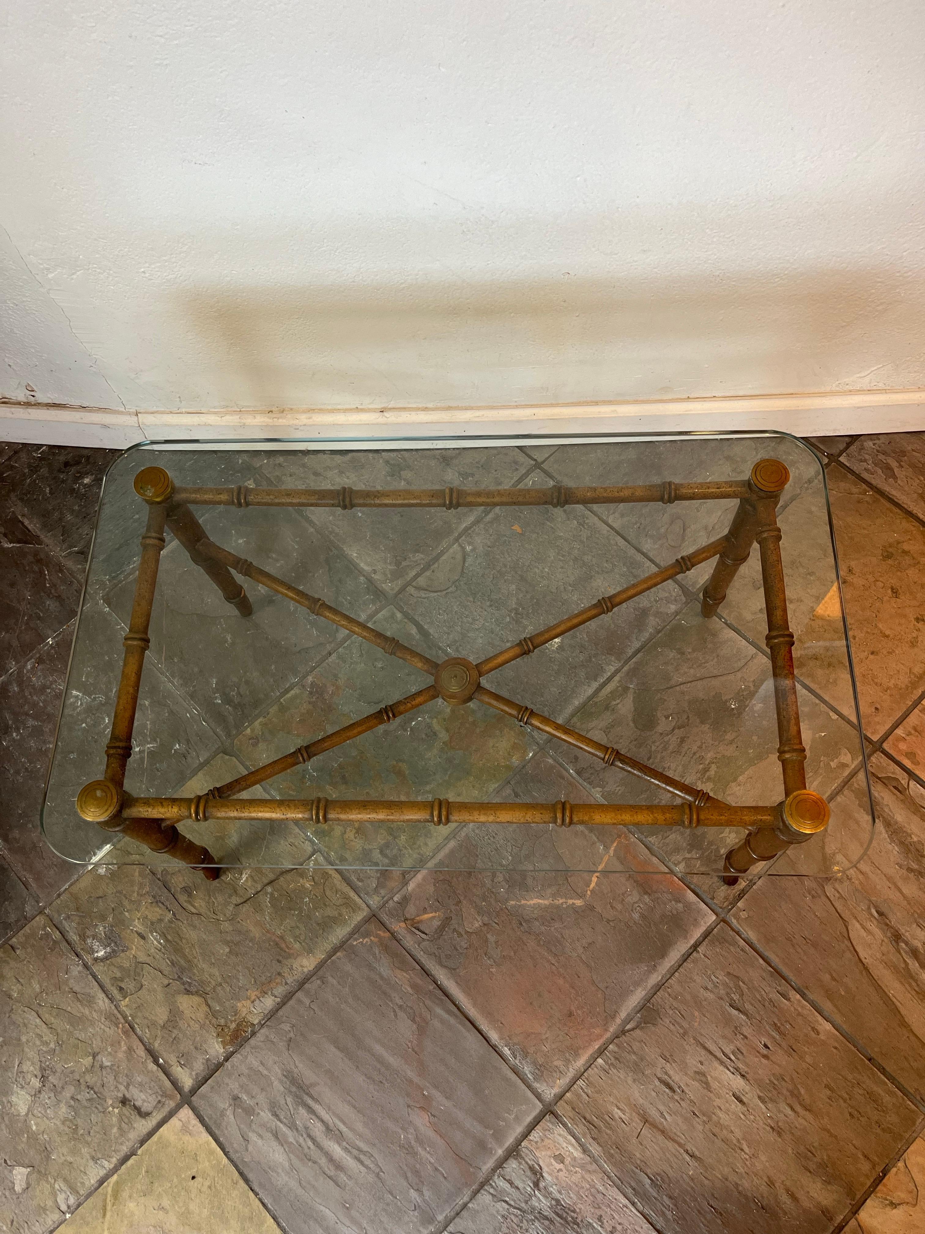Mesa de centro de bambú sintético de mediados de siglo en Bueno estado para la venta en W Allenhurst, NJ