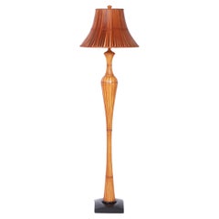 Lampada da terra in bambù finto di metà secolo con paralume in bambù