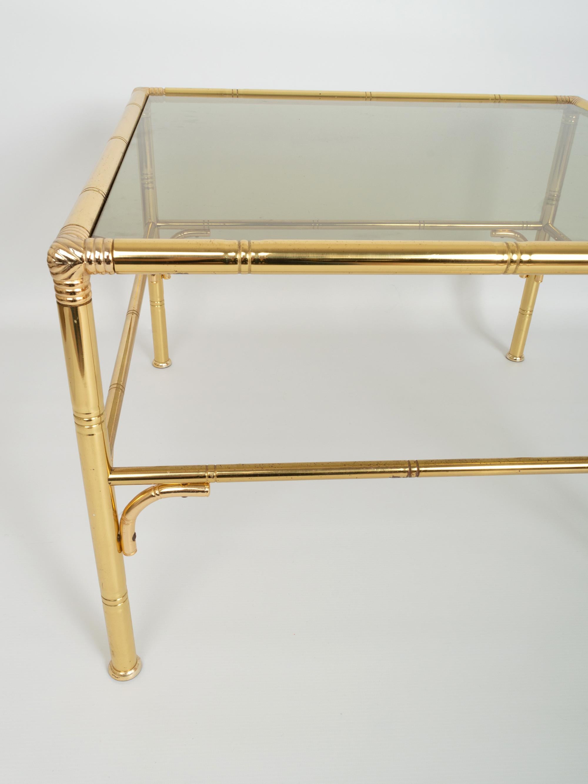 Fin du 20e siècle Table basse carrée du milieu du siècle en faux bambou, laiton doré et verre, Italie, vers 1970 en vente