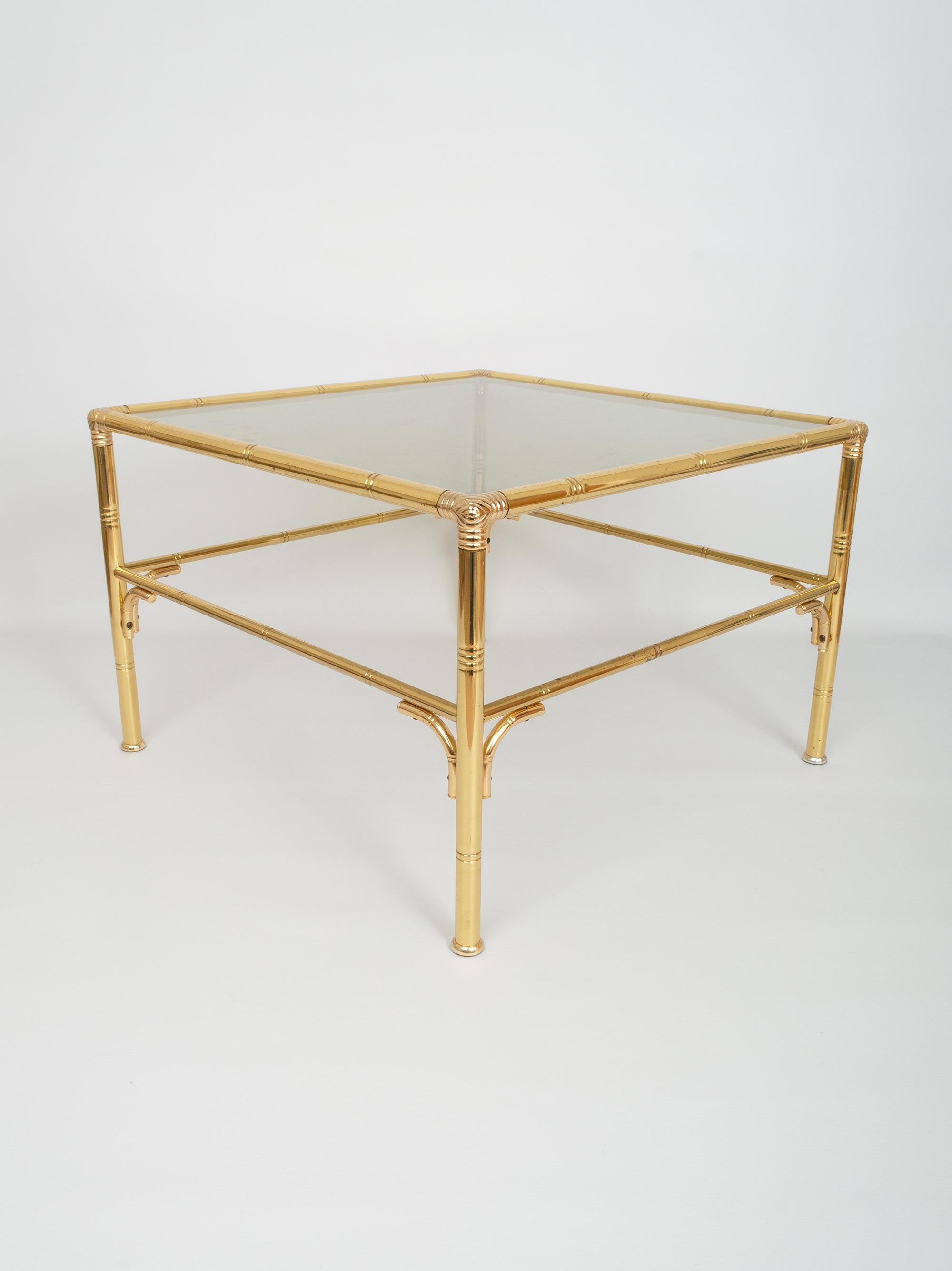 Laiton Table basse carrée du milieu du siècle en faux bambou, laiton doré et verre, Italie, vers 1970 en vente