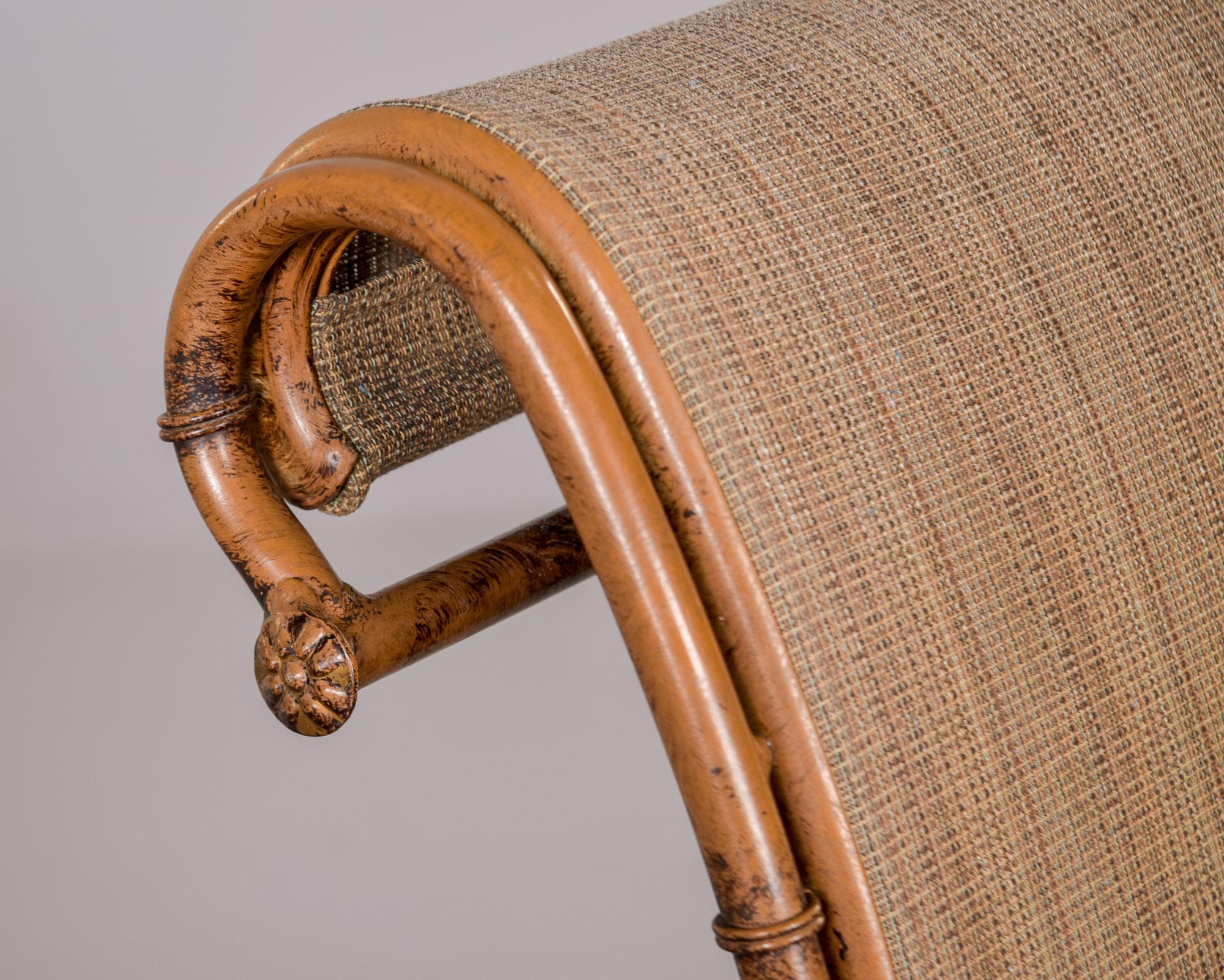 Table mi-siècle en faux bambou, métal et verre avec huit chaises en vente 5