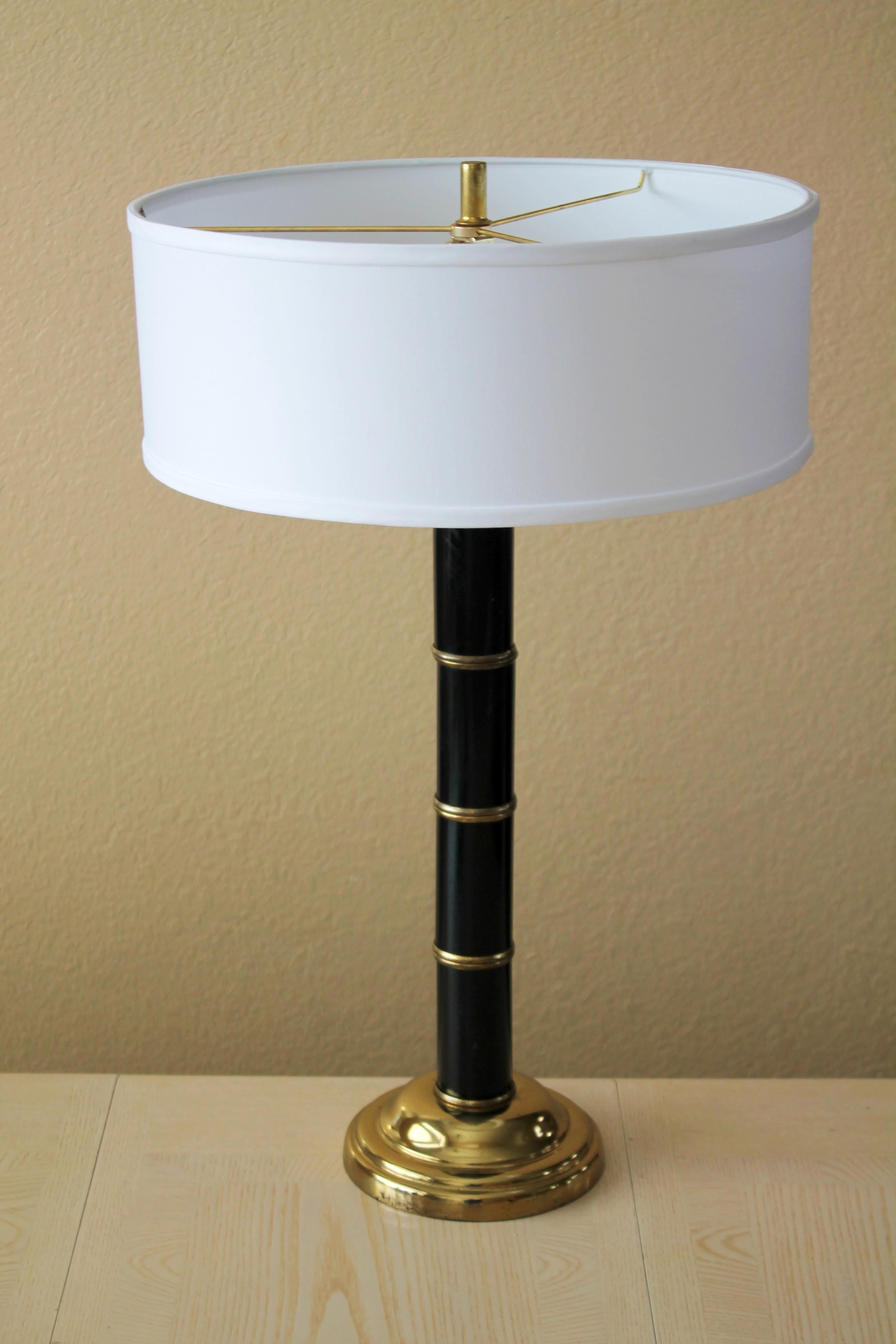 Mid Century Faux Bamboo Styled Black & Brass Table Lamp Speer In Good Condition For Sale In Peoria, AZ