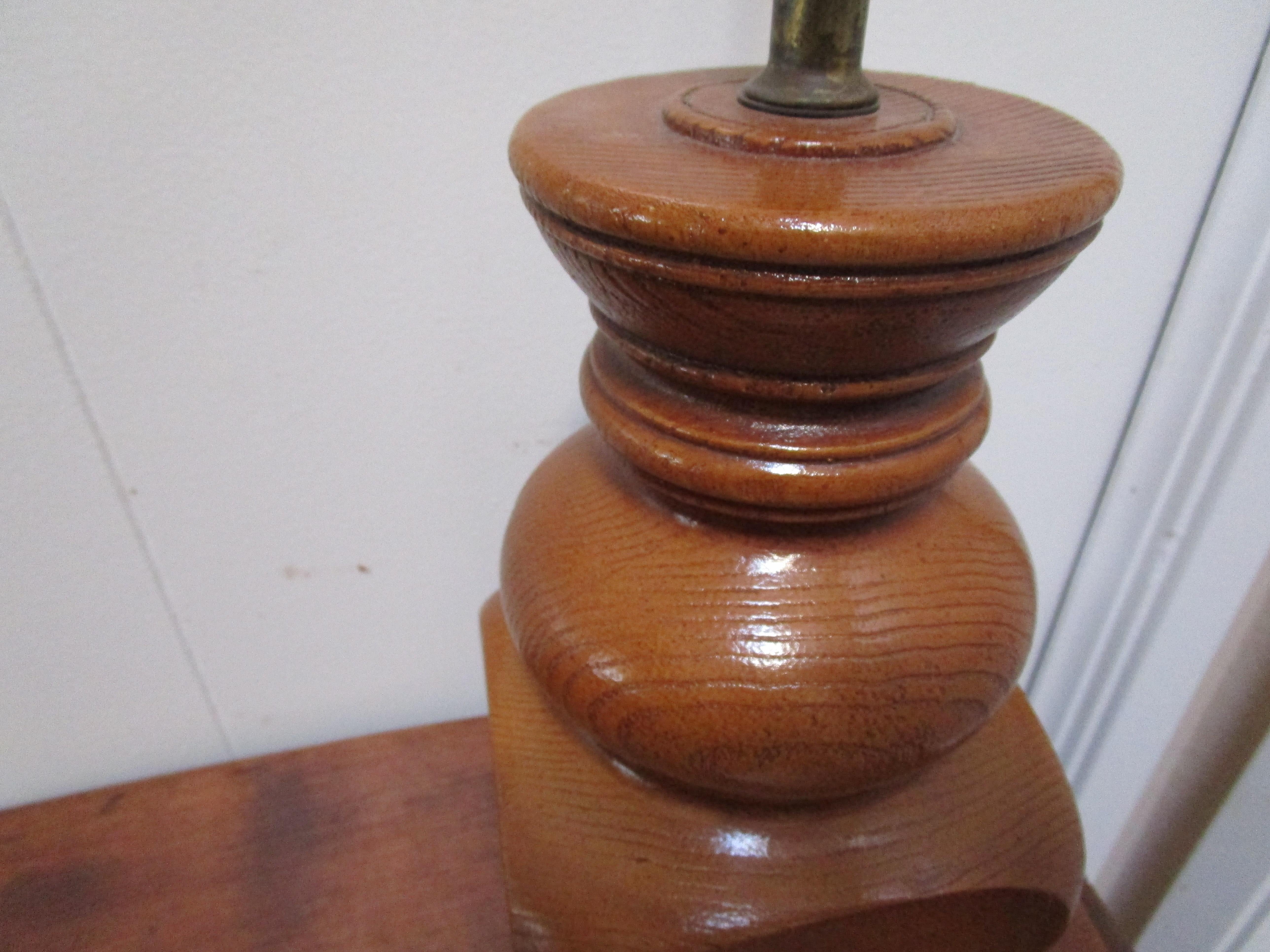 Lampe à poser du milieu du siècle en céramique Faux Bois Wood Block tourné Bon état - En vente à Lomita, CA