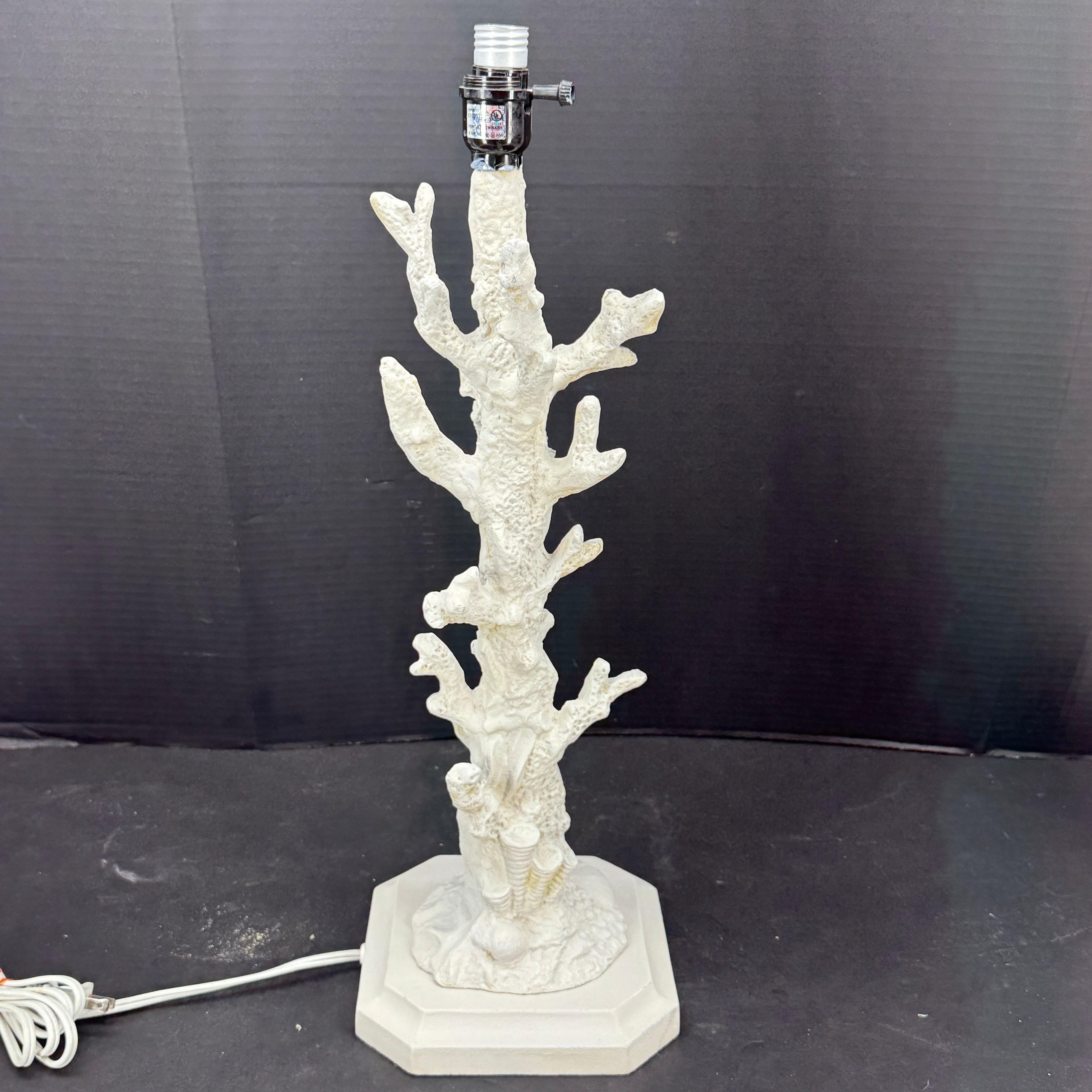 Mid-Century Faux Bois Gustavian Gray Painted Table Lamp For Sale 2