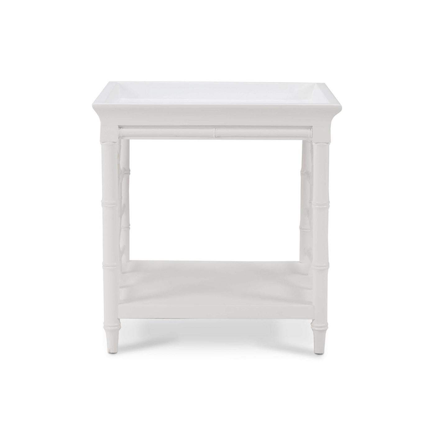 Fabriquée avec une attention méticuleuse aux détails, cette table allie fonctionnalité et design épuré et intemporel. La finition blanche nette et les extrémités inspirées du bambou dégagent une ambiance chic qui s'intègre sans effort à tous les