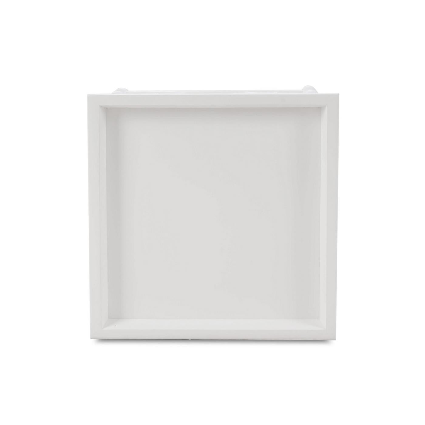 Indonésien Table d'appoint mi-siècle en faux bois blanc Whiting en vente