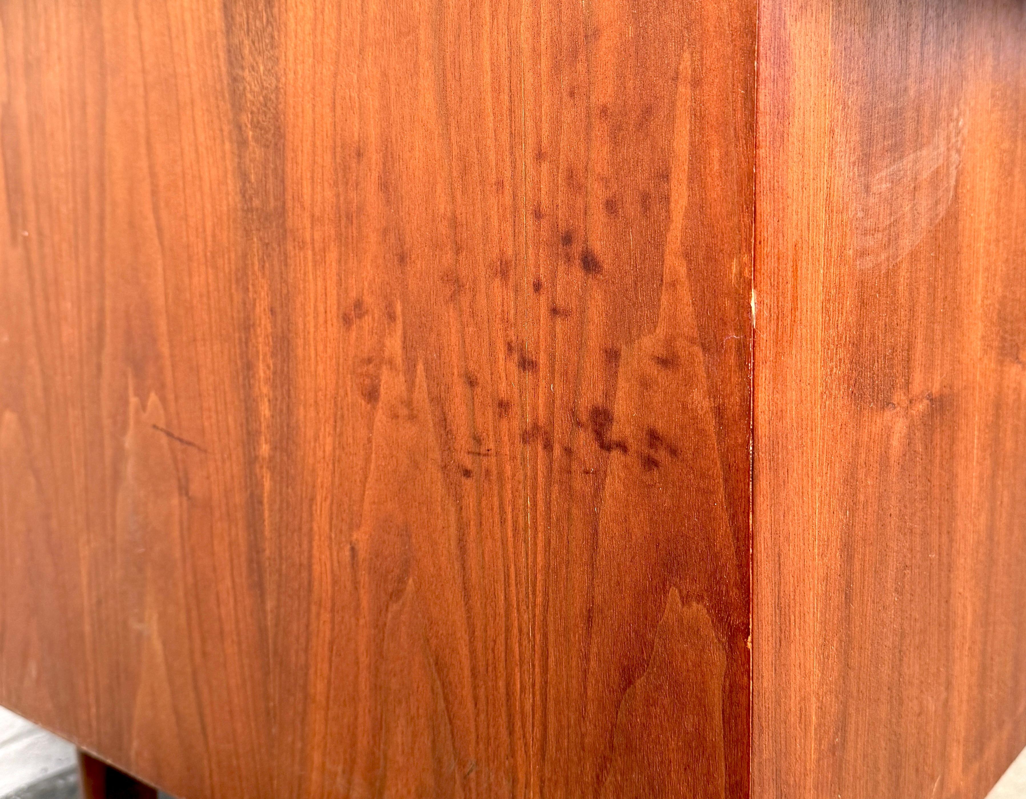 Mid-Century Faux Wood Laminate Desk im Angebot 8