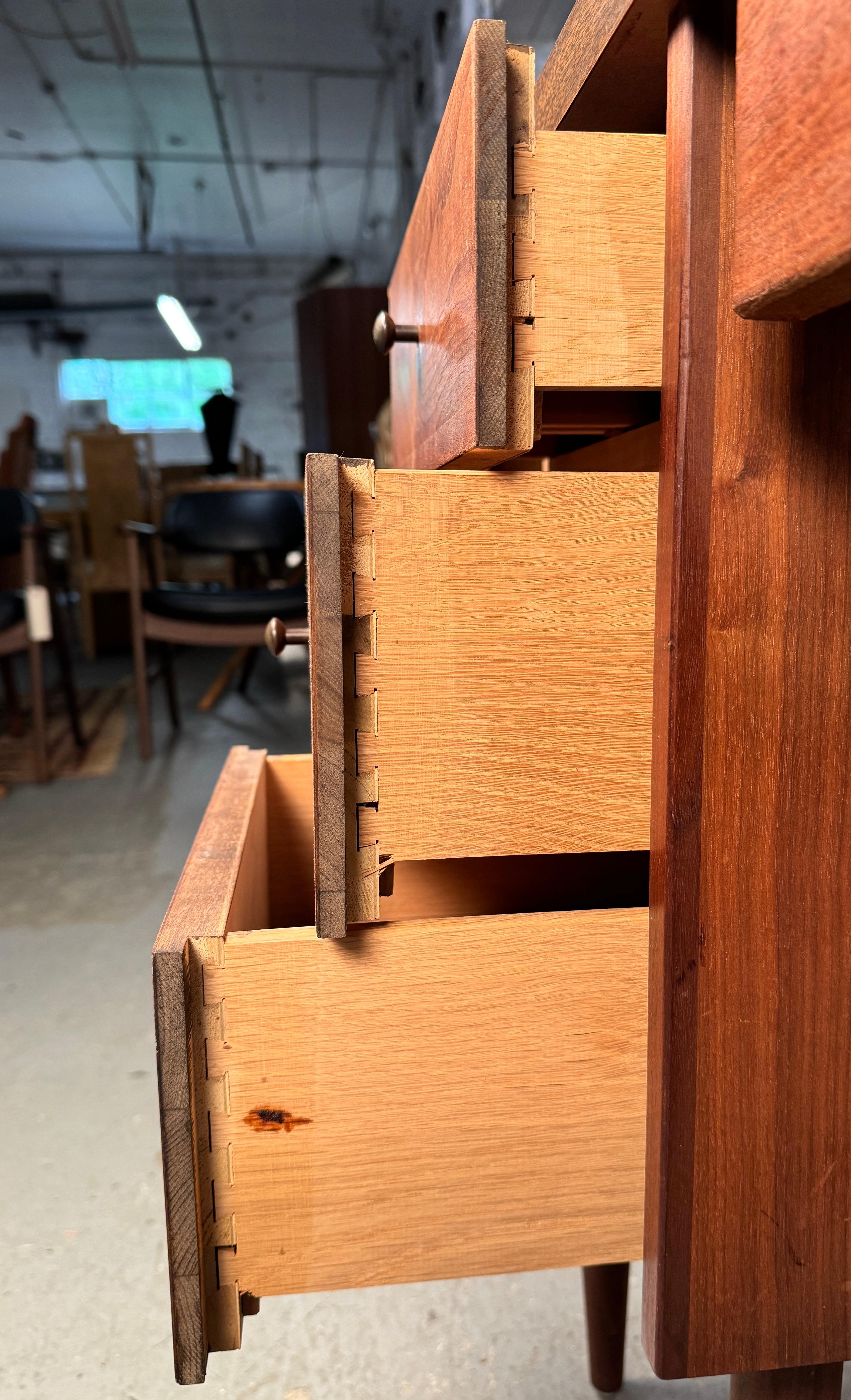 Mid-Century Faux Wood Laminate Desk (Holz) im Angebot