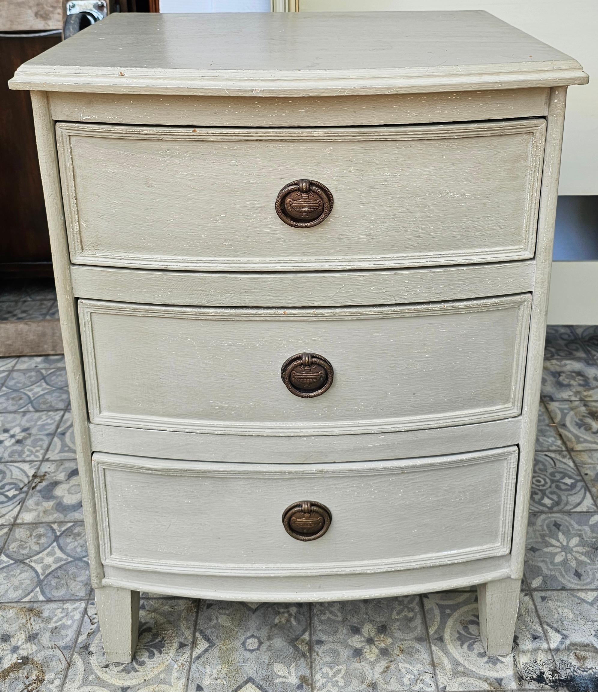 A Mid Century Federal Style Gray Enamel Mahogany Bedside Chest of Drawers. Drawers open and close very smoothly.
Measures 21.5