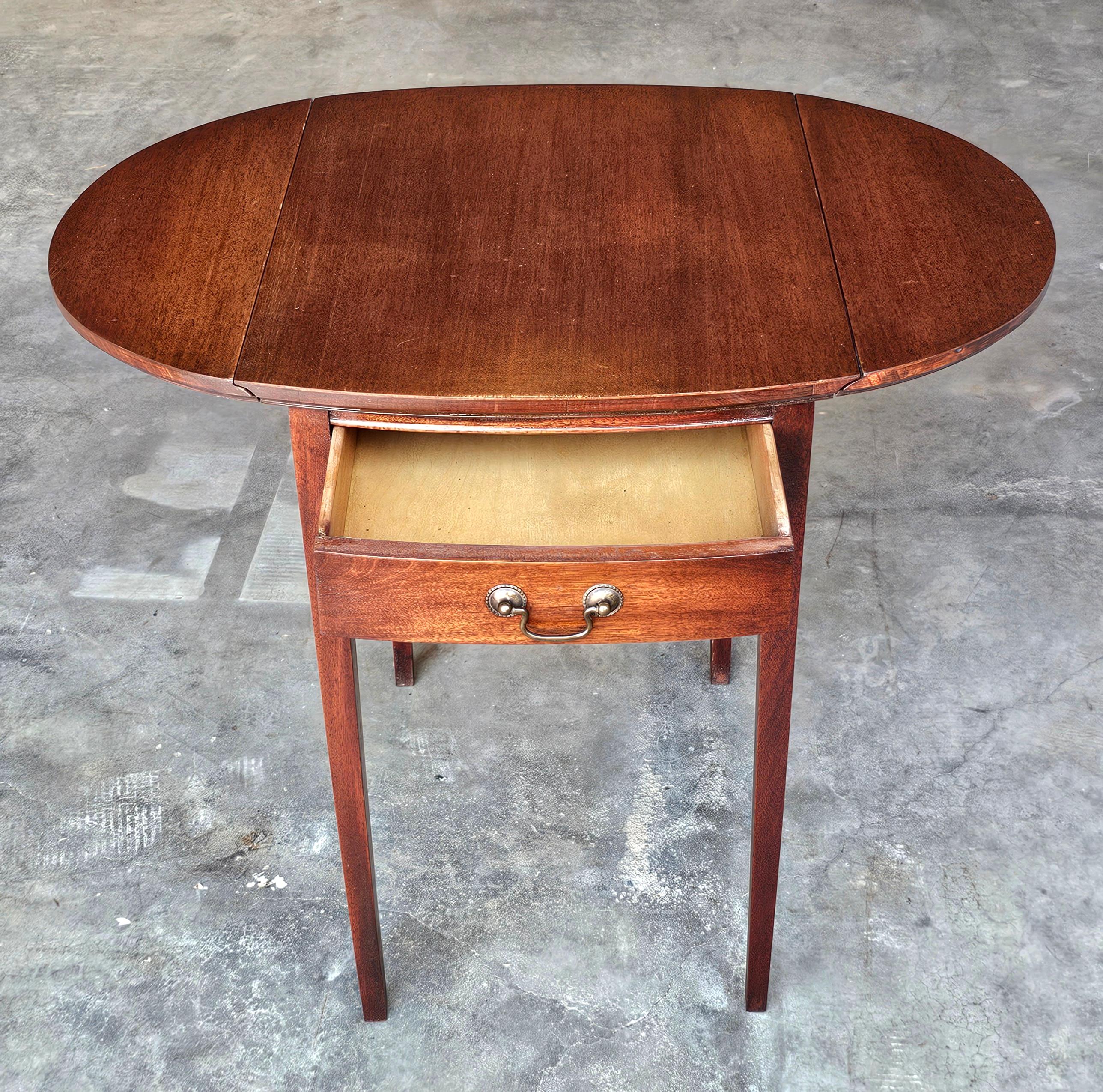 Mid Century Federal Style Mahogany Single Drawer Drop Leaf Side Table For Sale 4