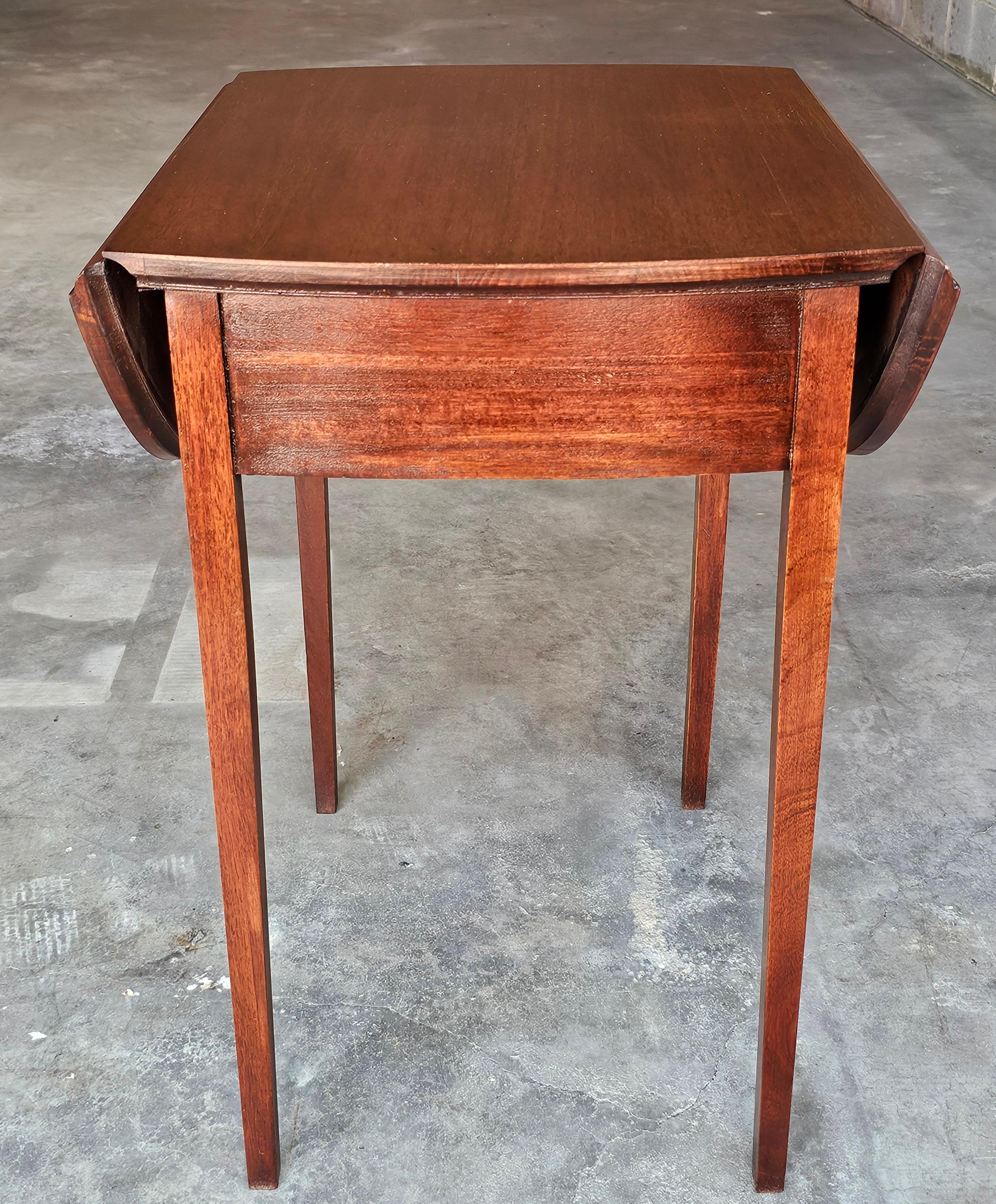 Mid Century Federal Style Mahogany Single Drawer Drop Leaf Side Table For Sale 8