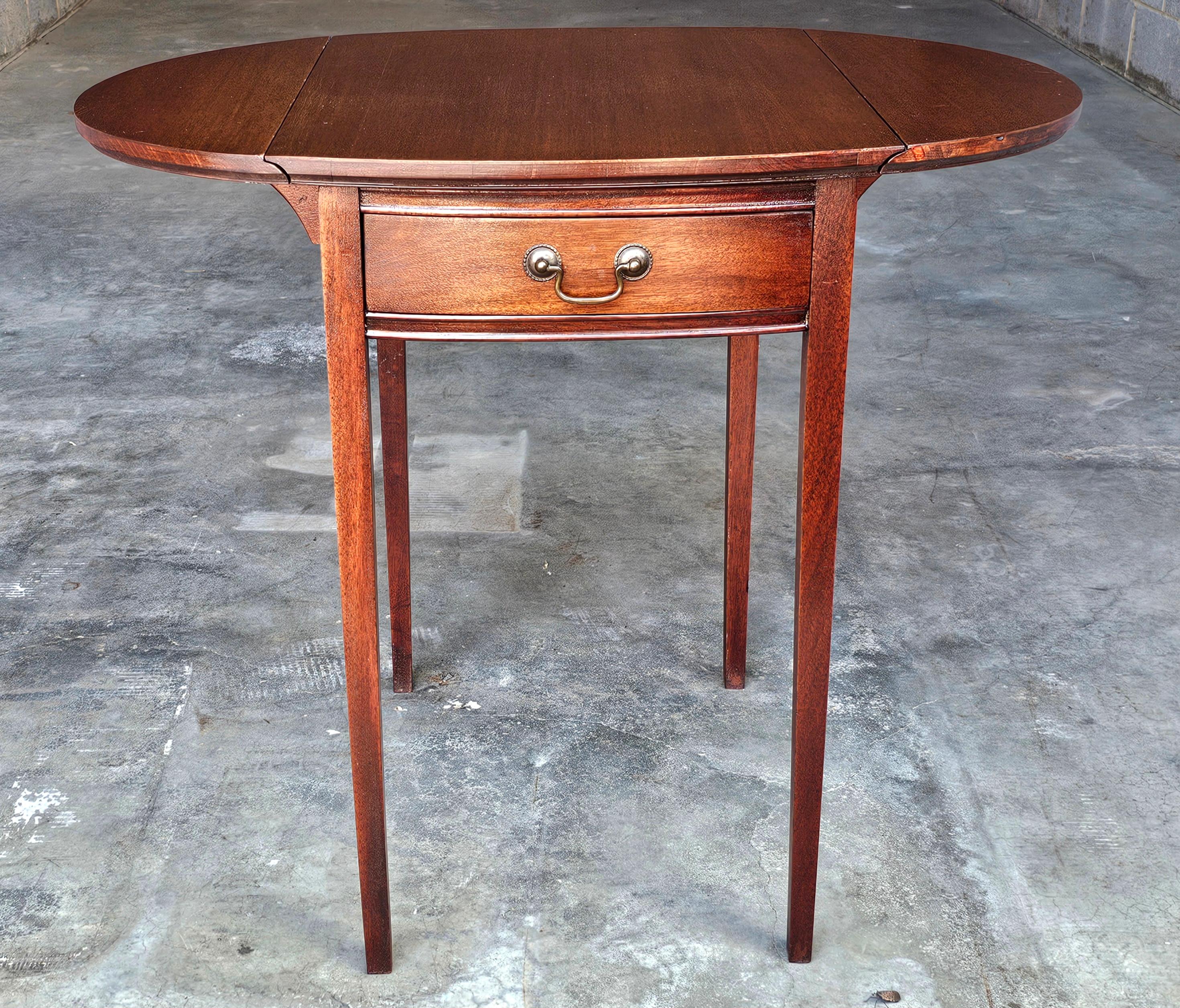 Stained Mid Century Federal Style Mahogany Single Drawer Drop Leaf Side Table For Sale