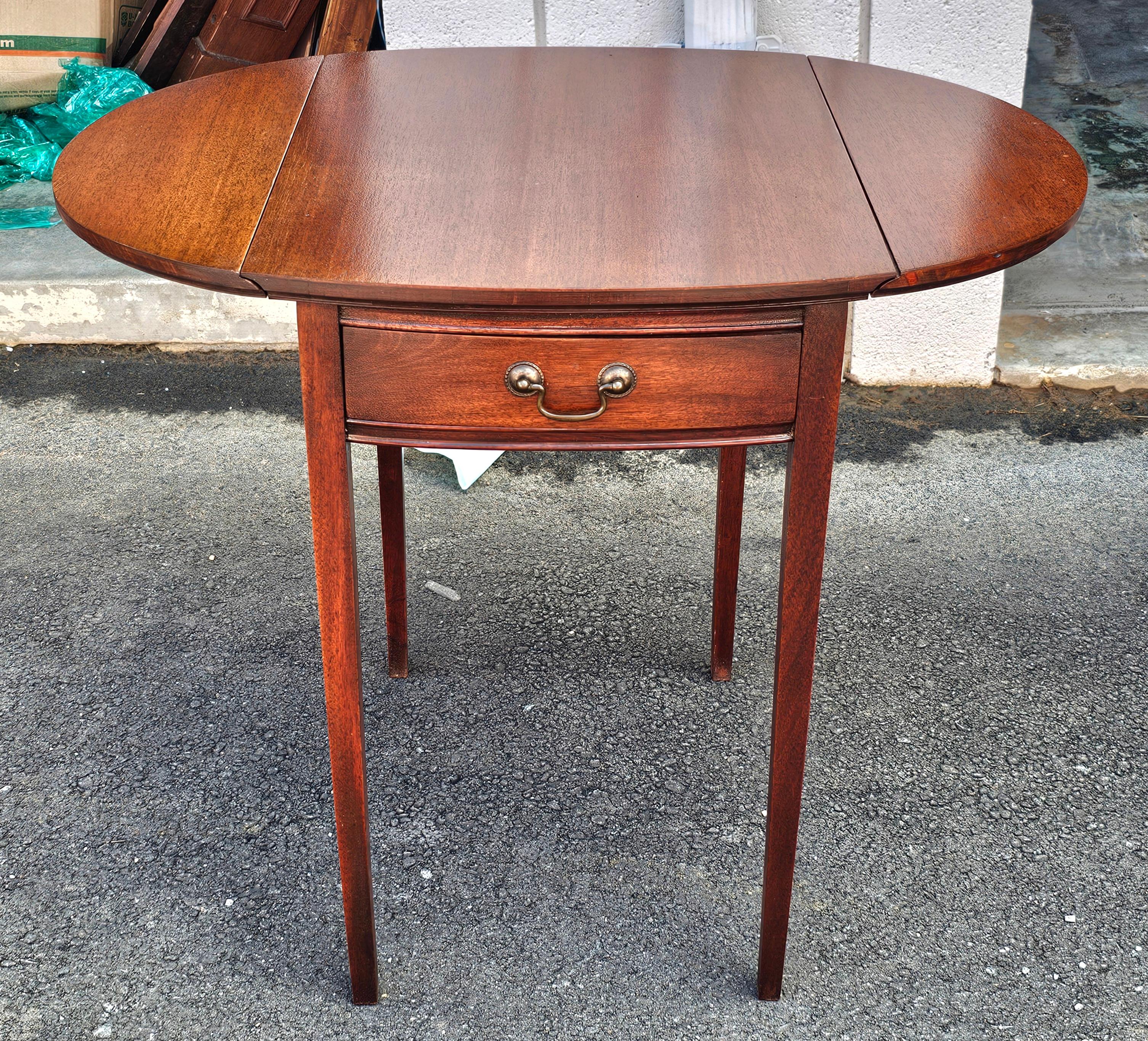 20th Century Mid Century Federal Style Mahogany Single Drawer Drop Leaf Side Table For Sale