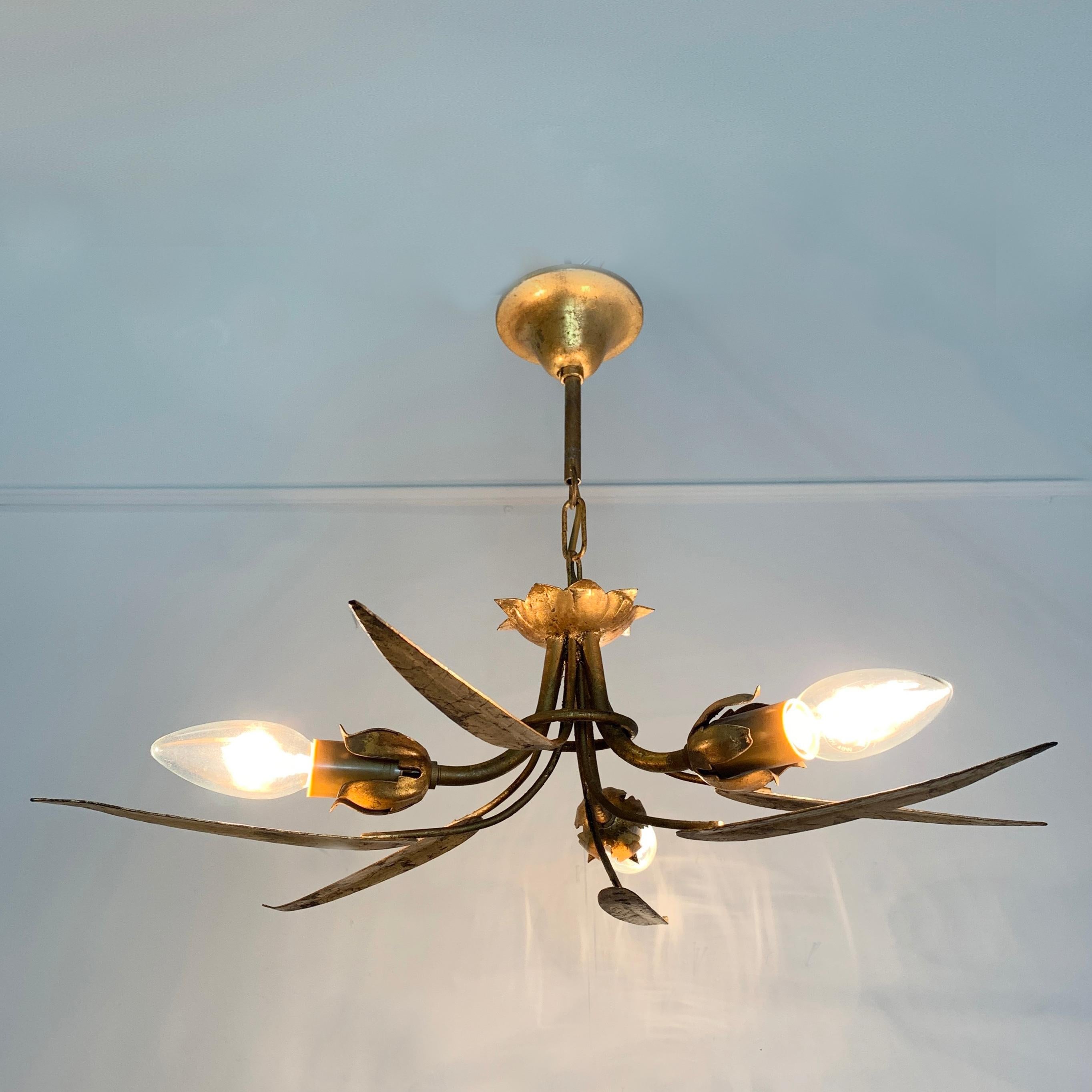 'Ferro Art' gilt leaf ceiling light
Spain, 1950s-1960s
Gilt metal leaves forning a pretty star shaped pendant light
The leaves are gold leaf finish
Behind the leaves are Classic Ferro buds holding 3 lampholders, E14 bulbs
There is a small chain