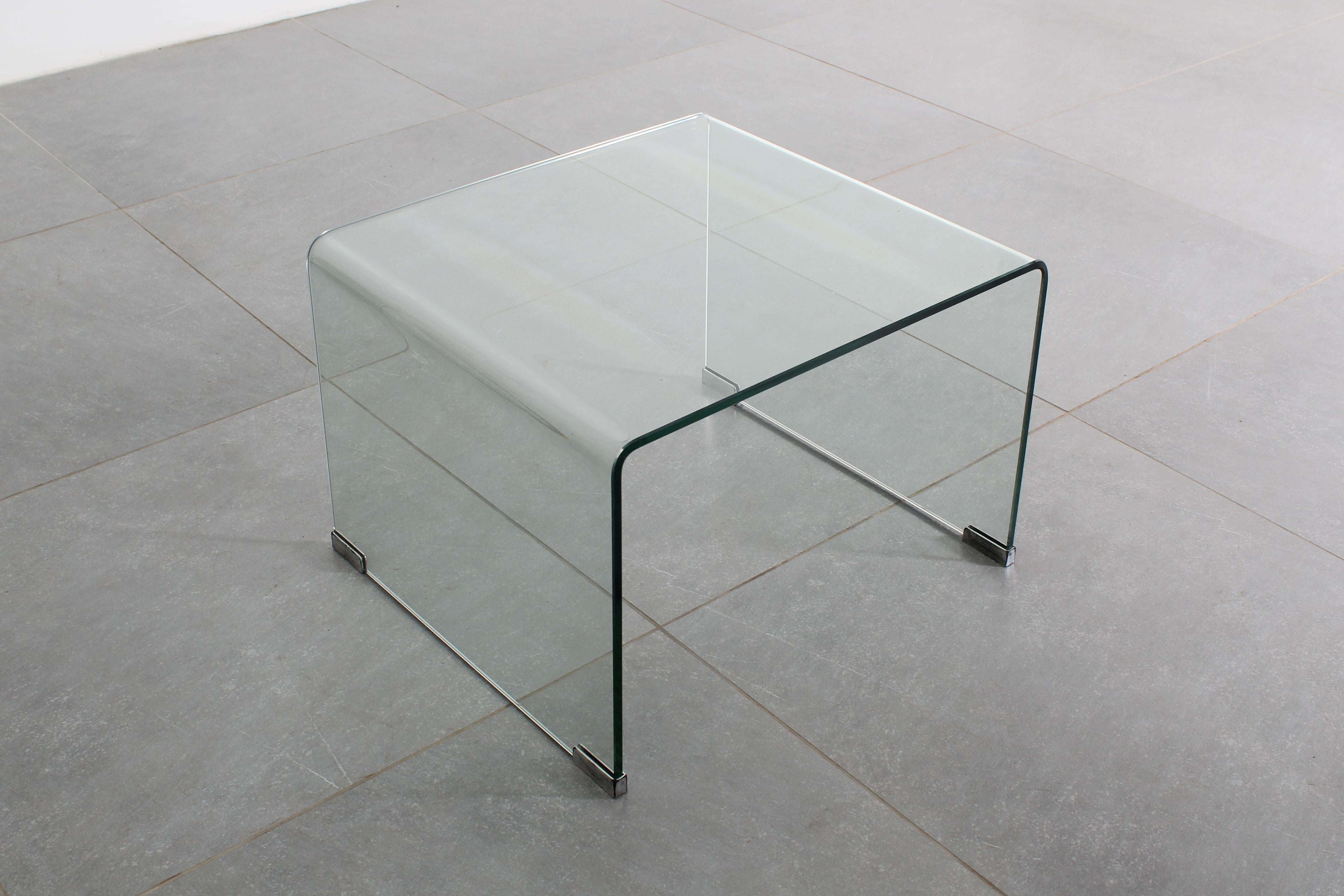 italien Table basse en verre bombé style FIAM Italie années 70 en vente