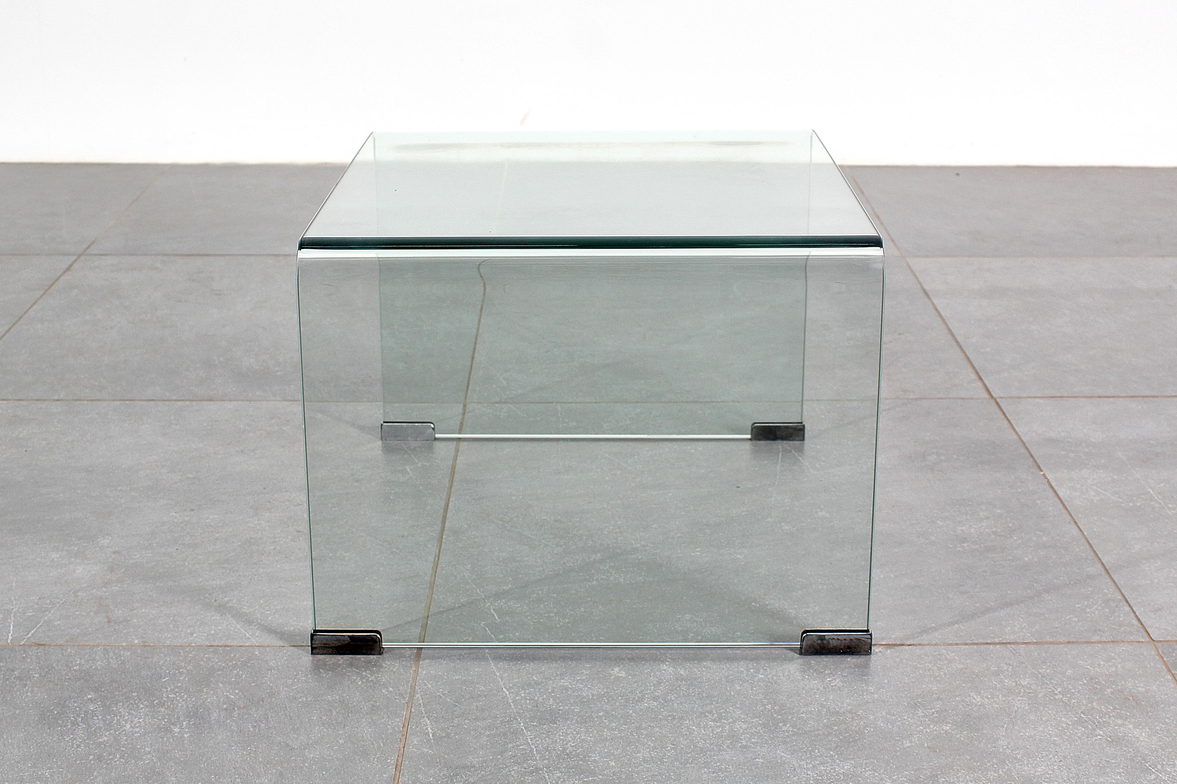 Verre Table basse en verre bombé style FIAM Italie années 70 en vente