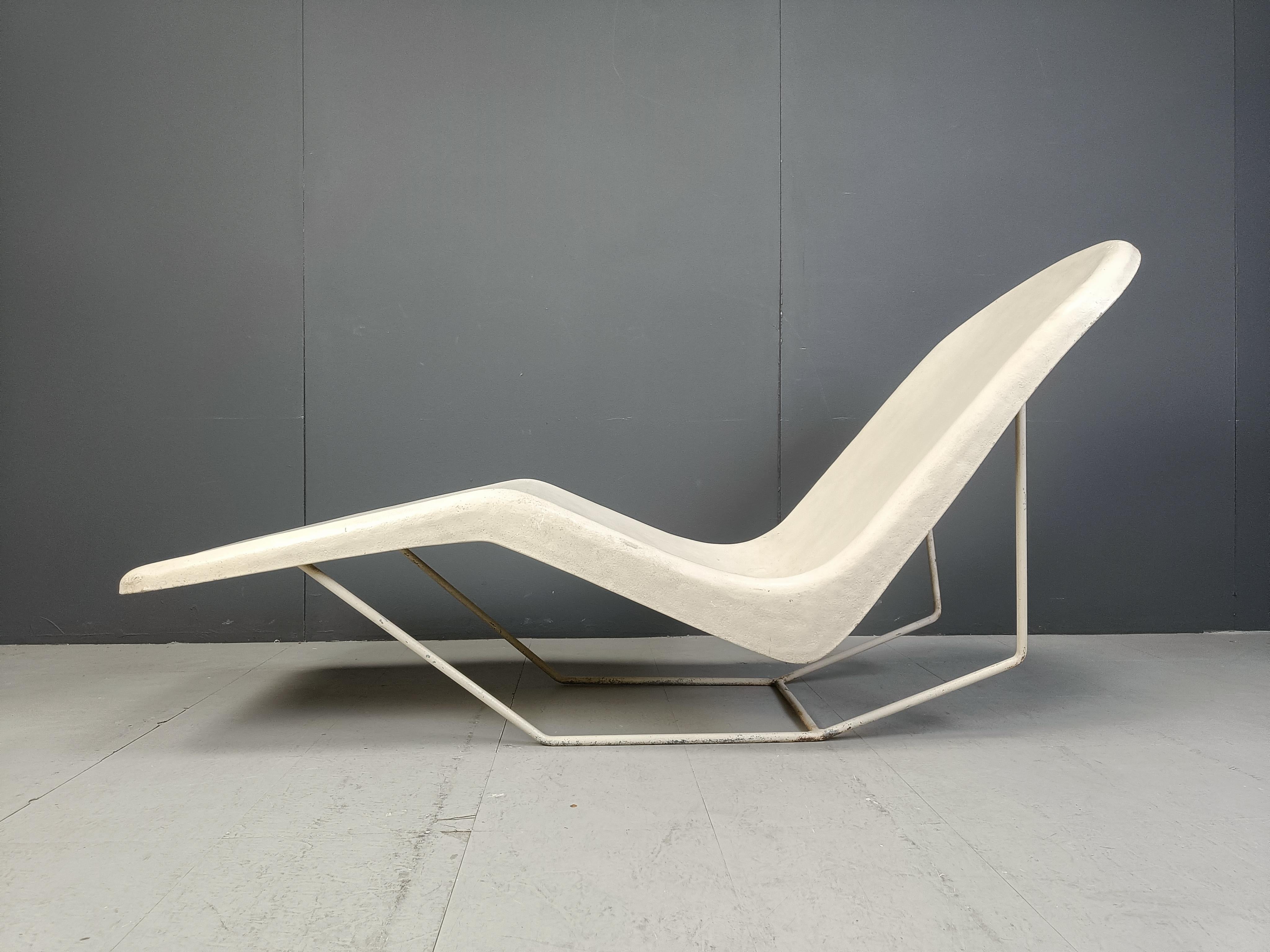 Milieu du XXe siècle Chaise longue en fibre de verre du milieu du siècle, 1960s en vente