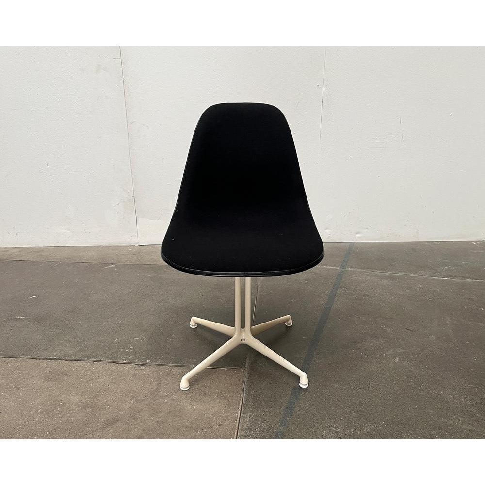 Allemand Chaise d'appoint en fibre de verre du milieu du siècle avec base La Fonda de Charles & Ray, années 1960 en vente