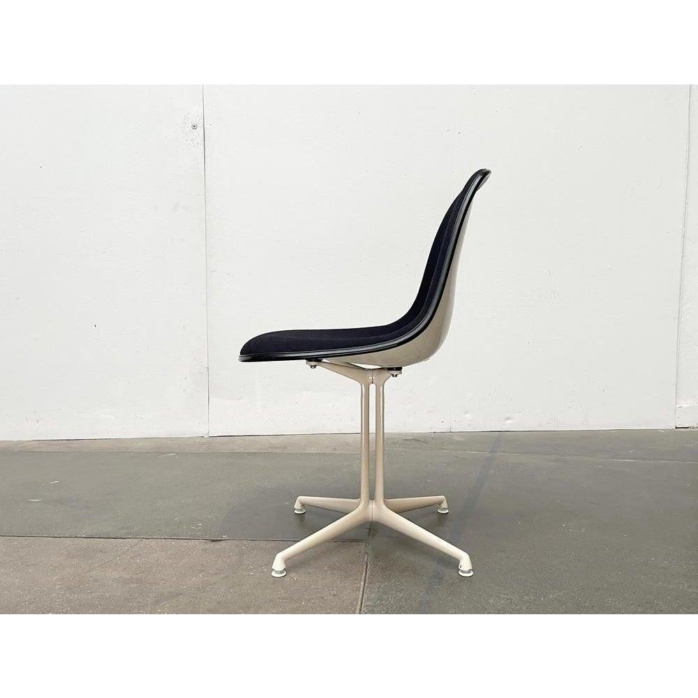 Chaise d'appoint en fibre de verre du milieu du siècle avec base La Fonda de Charles & Ray, années 1960 Bon état - En vente à Hamburg, DE