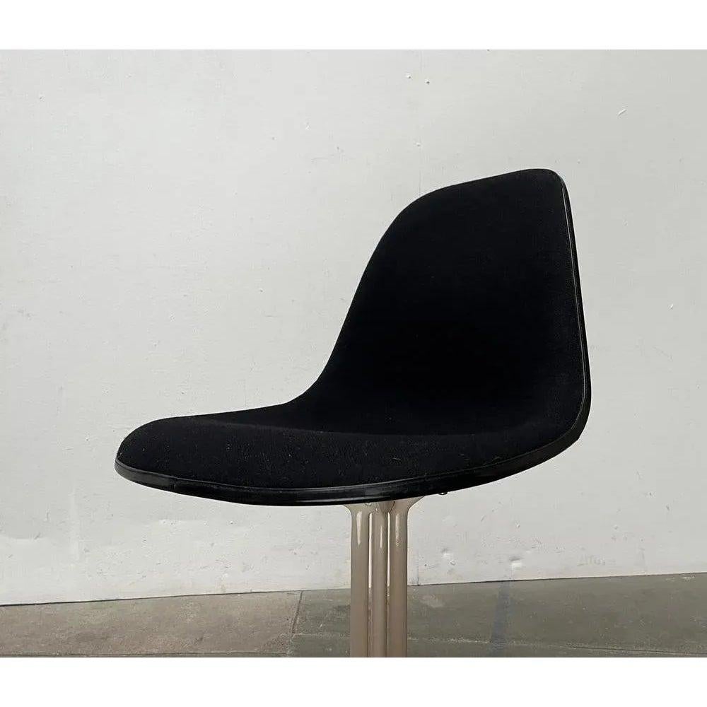 Chaise d'appoint en fibre de verre du milieu du siècle avec base La Fonda de Charles & Ray, années 1960 en vente 1