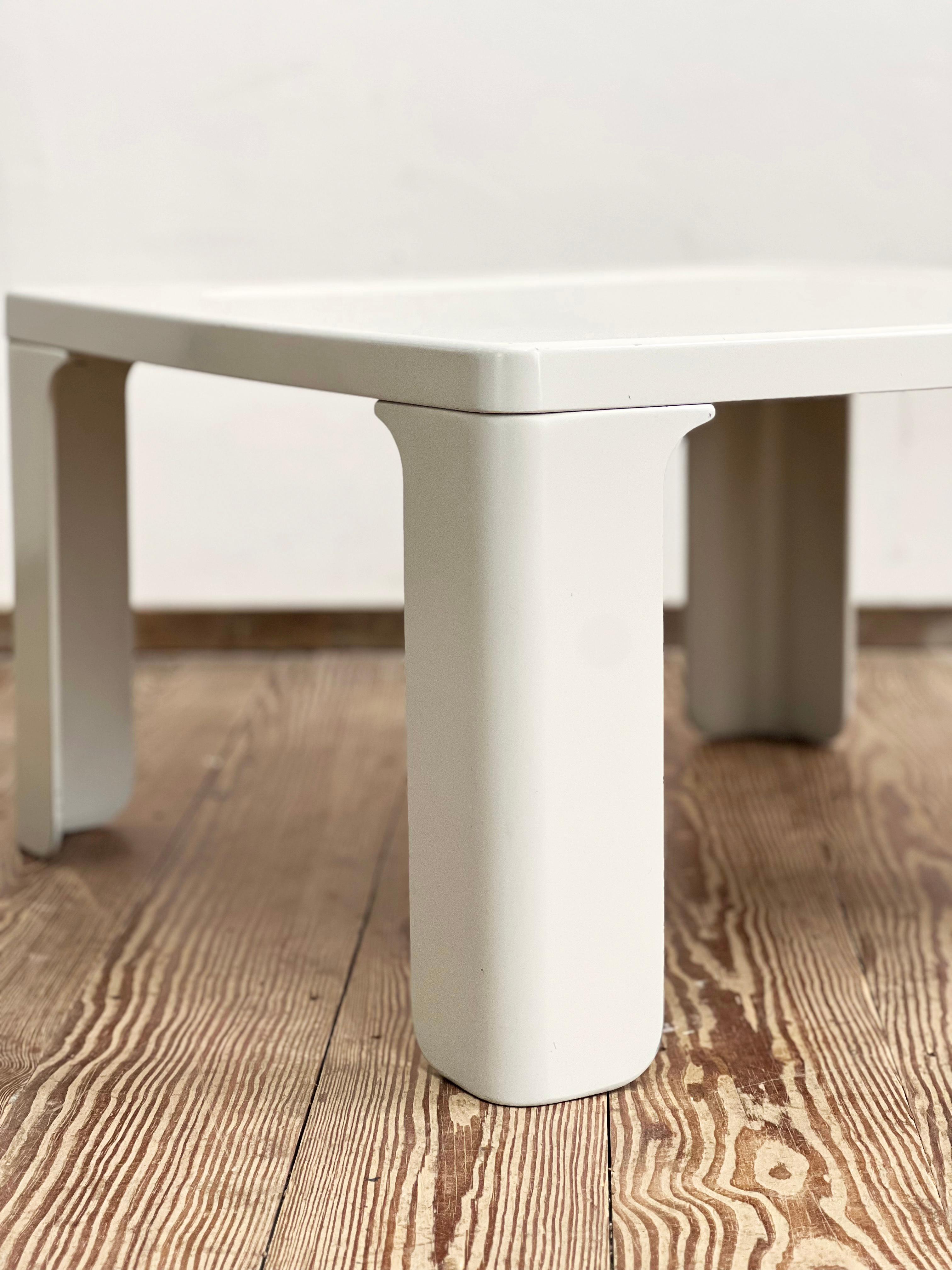 Mid-Century Fiberglass Sofa Table Dieter Rams for Vitsoe, German Design, 1960s For Sale 3
