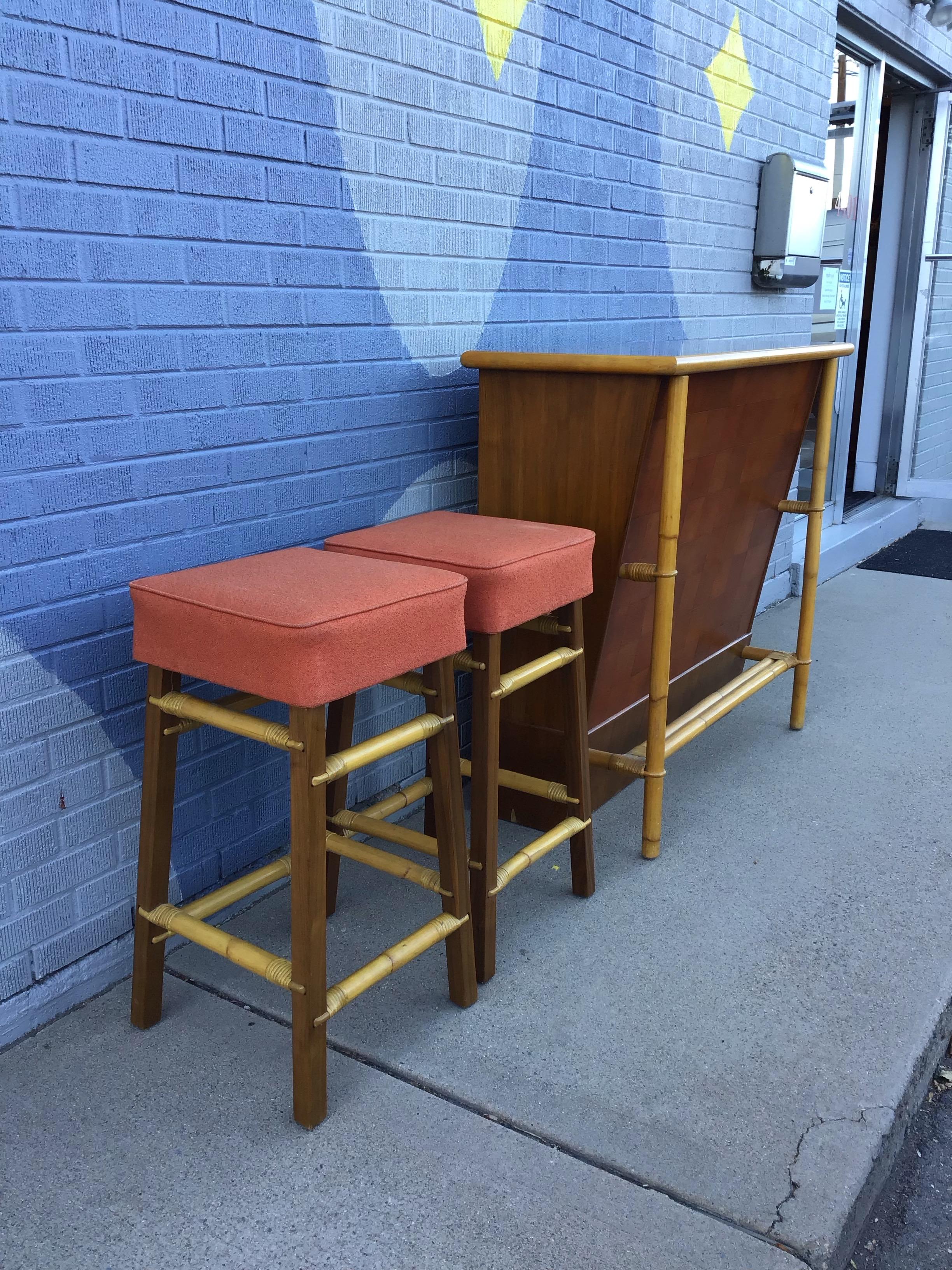 Mid-Century moderno Set di sgabelli e bar Ficks Reed Dry di metà secolo in vendita