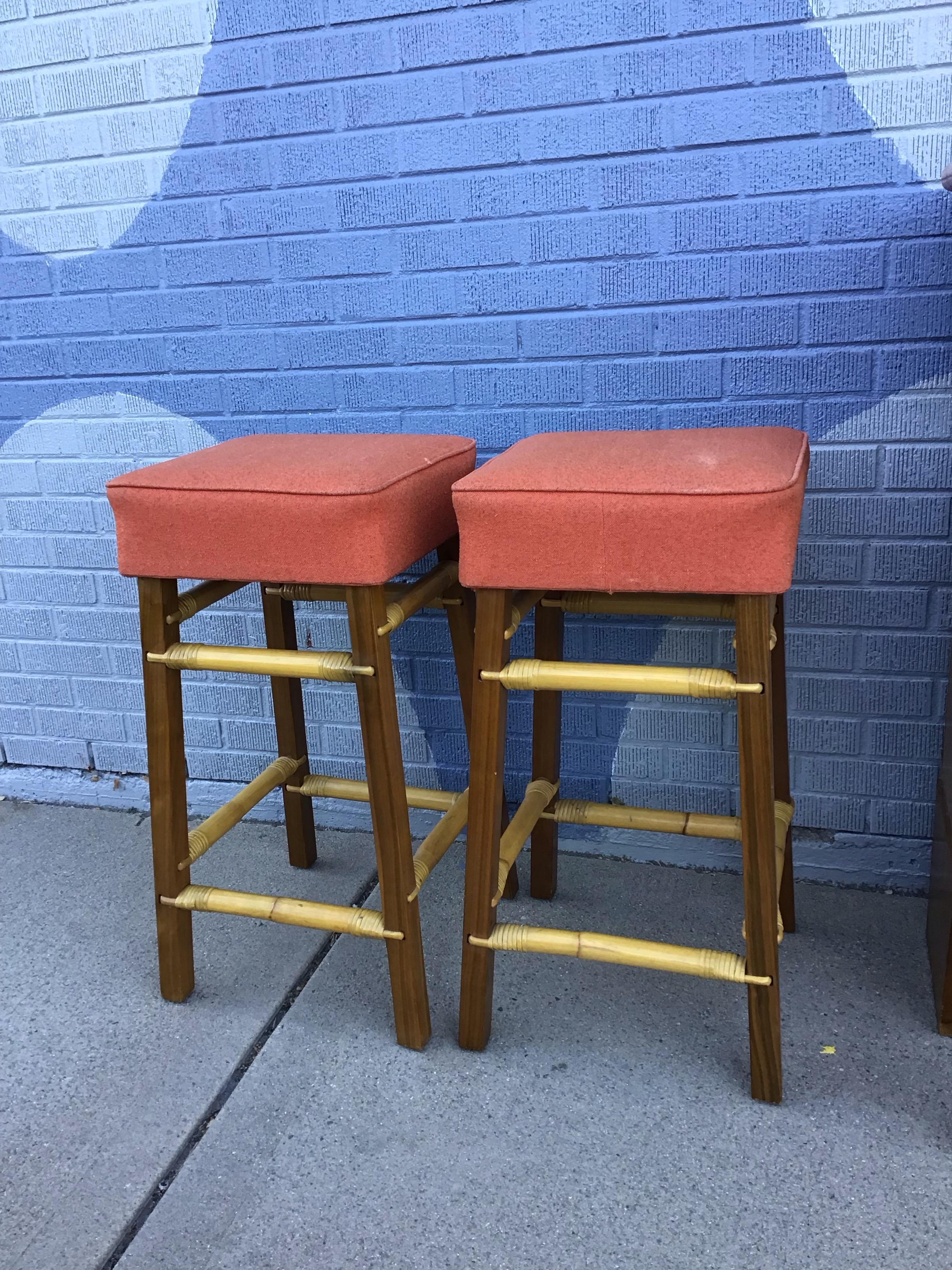 Americano Set di sgabelli e bar Ficks Reed Dry di metà secolo in vendita