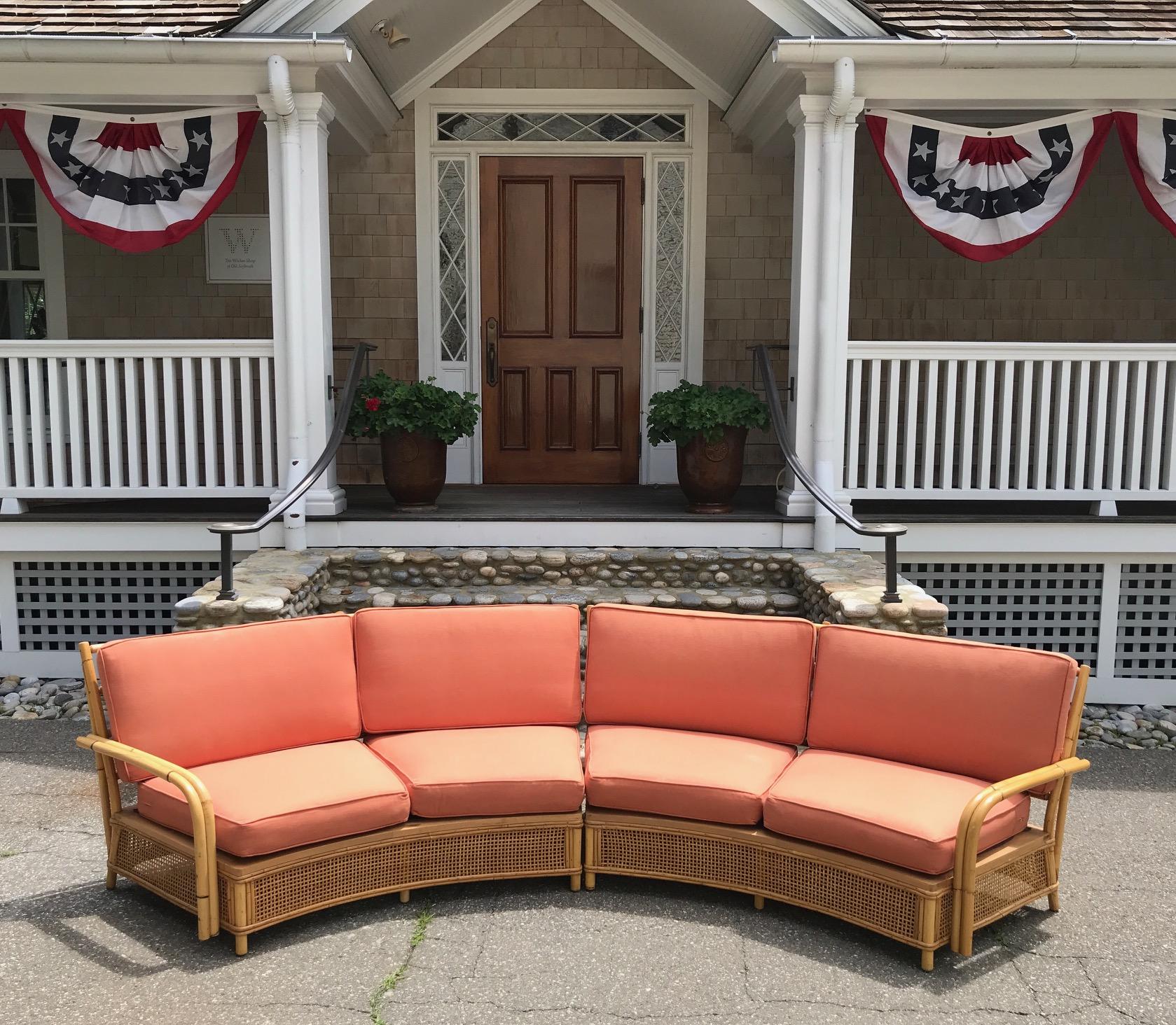 Mid-Century moderno Divano in rattan componibile a due pezzi Ficks Reed del Medioevo in vendita