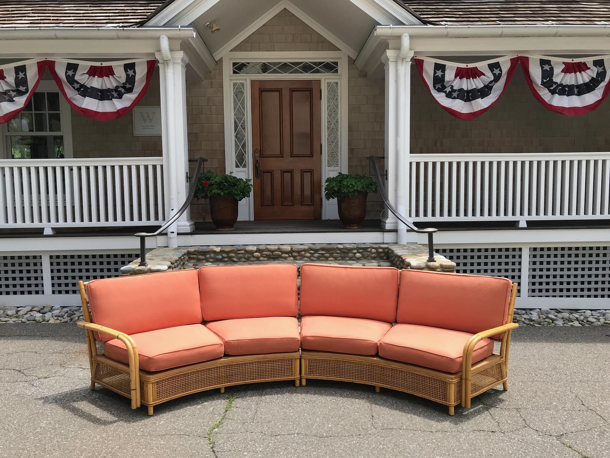 Americano Divano in rattan componibile a due pezzi Ficks Reed del Medioevo in vendita