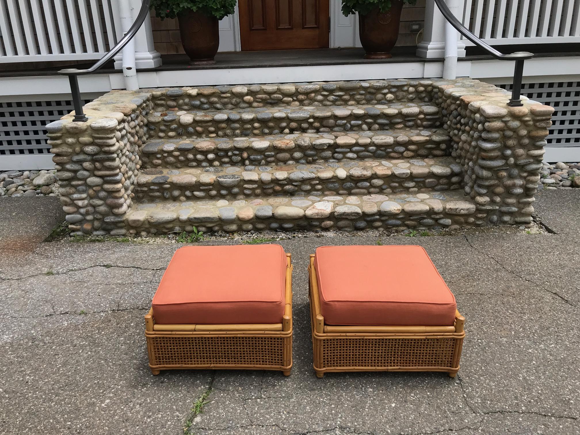 Divano in rattan componibile a due pezzi Ficks Reed del Medioevo In condizioni buone in vendita a Old Saybrook, CT