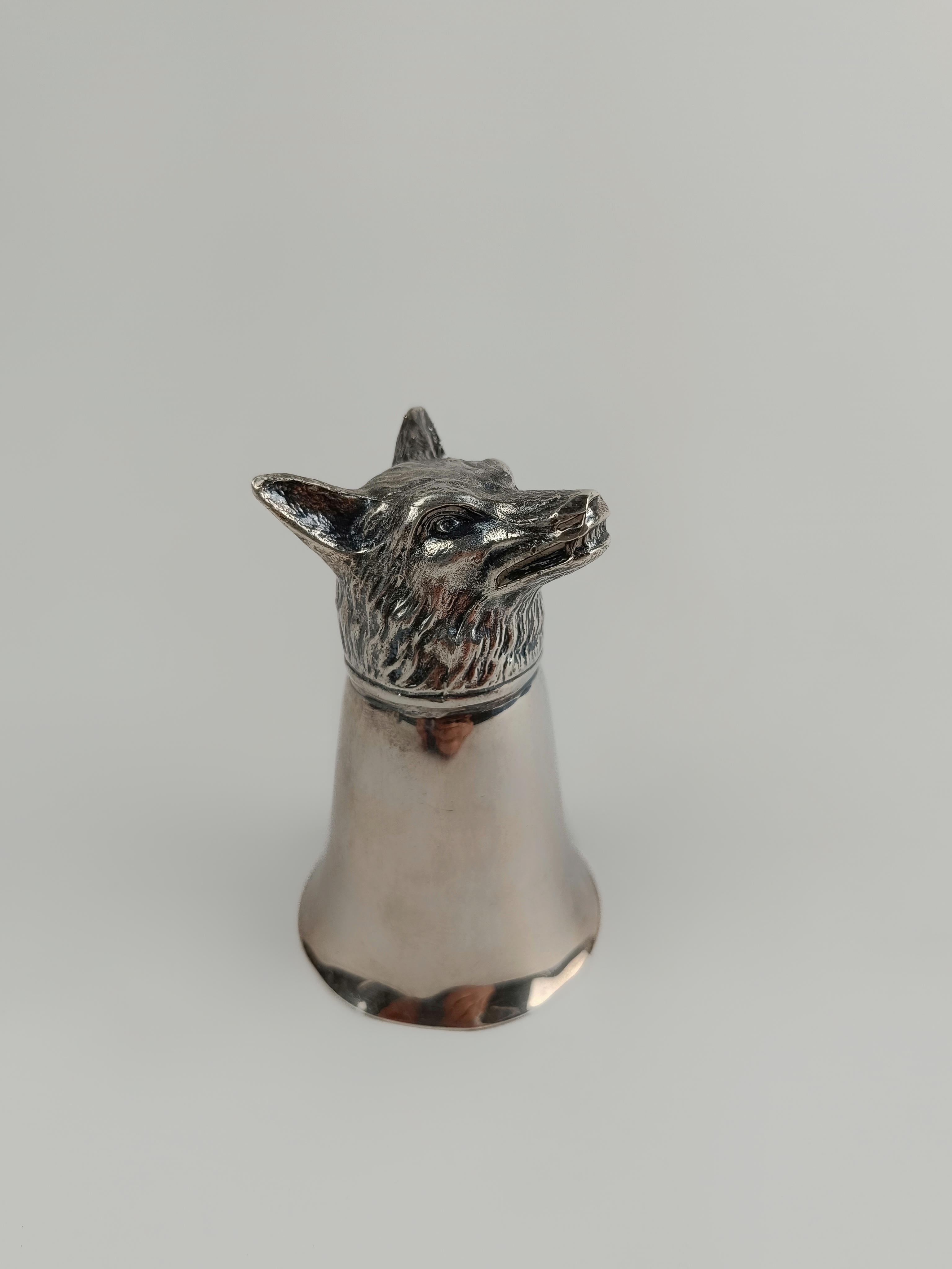 Mitte des Jahrhunderts Figural Silber Platte Wolf Kopf Jigger Barware Stirrup Cup (20. Jahrhundert) im Angebot
