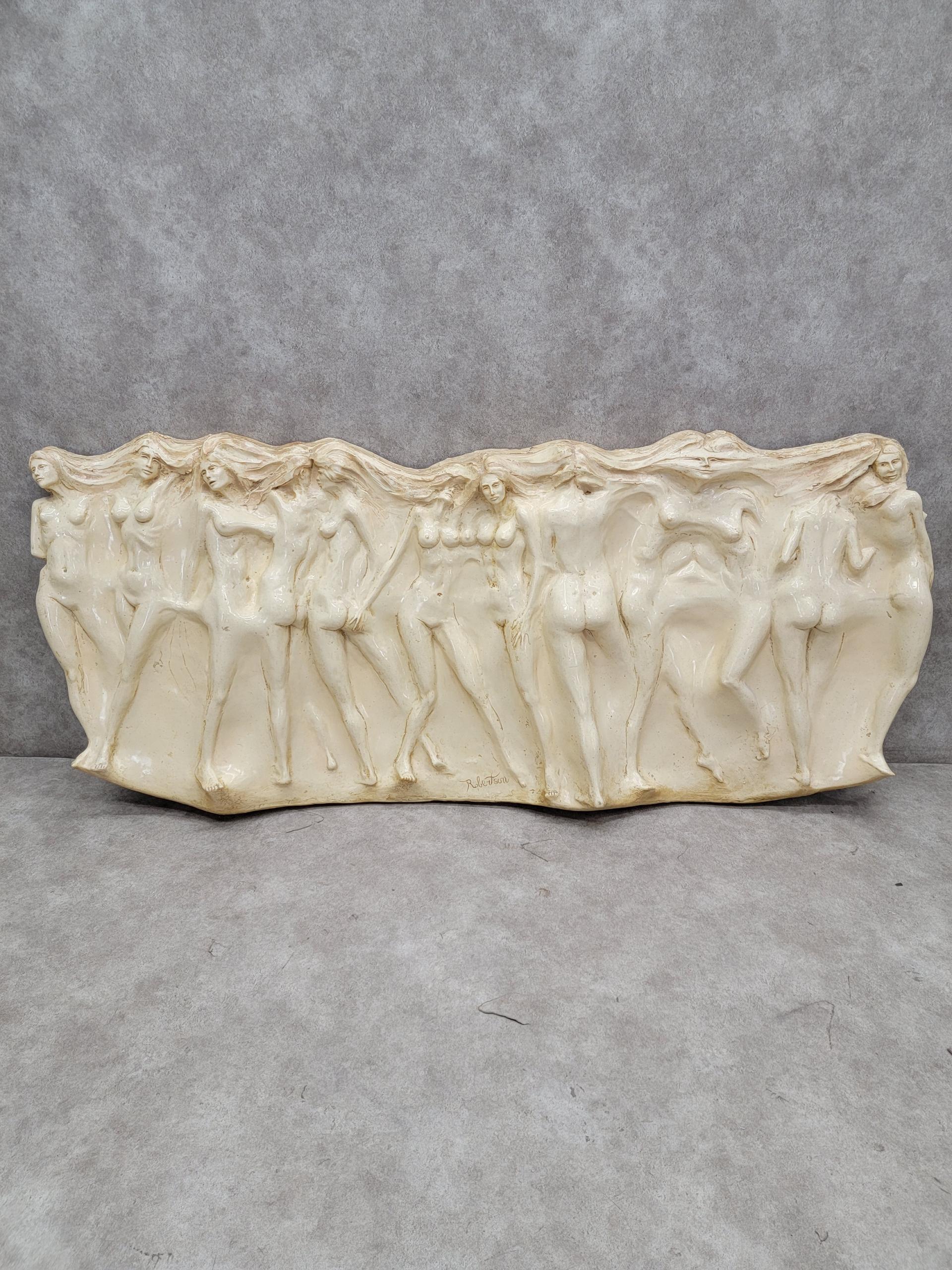 Art mural figuratif du milieu du siècle en résine sculptée Attribué à Roman/Grec Farnese Sarcophagus Style Revelers Of Nymphs, Signé Robertson

Cette œuvre d'art murale figurative en résine sculptée du milieu du siècle, attribuée au style du