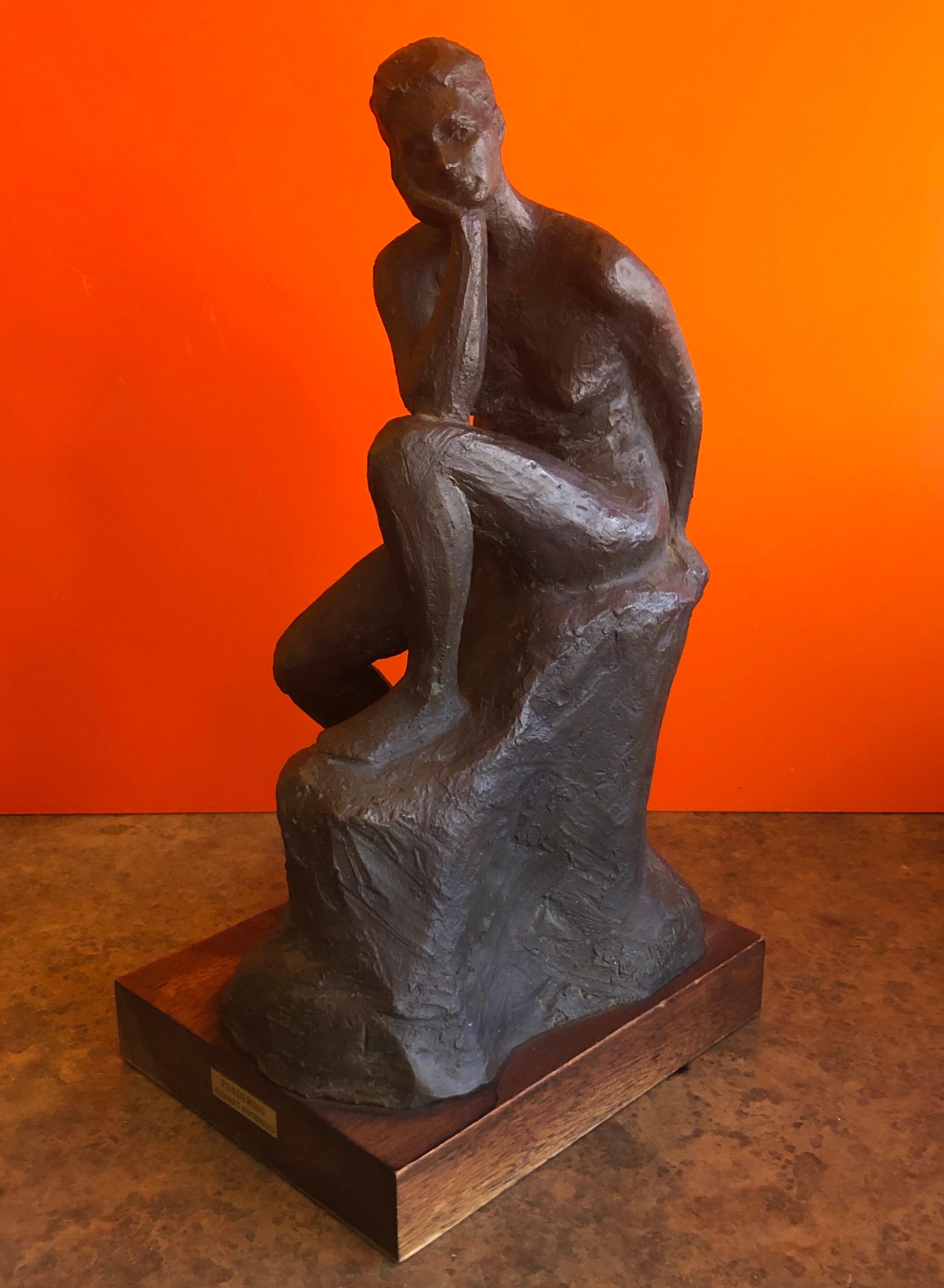 Femme figurative du milieu du siècle en bronze intitulée 