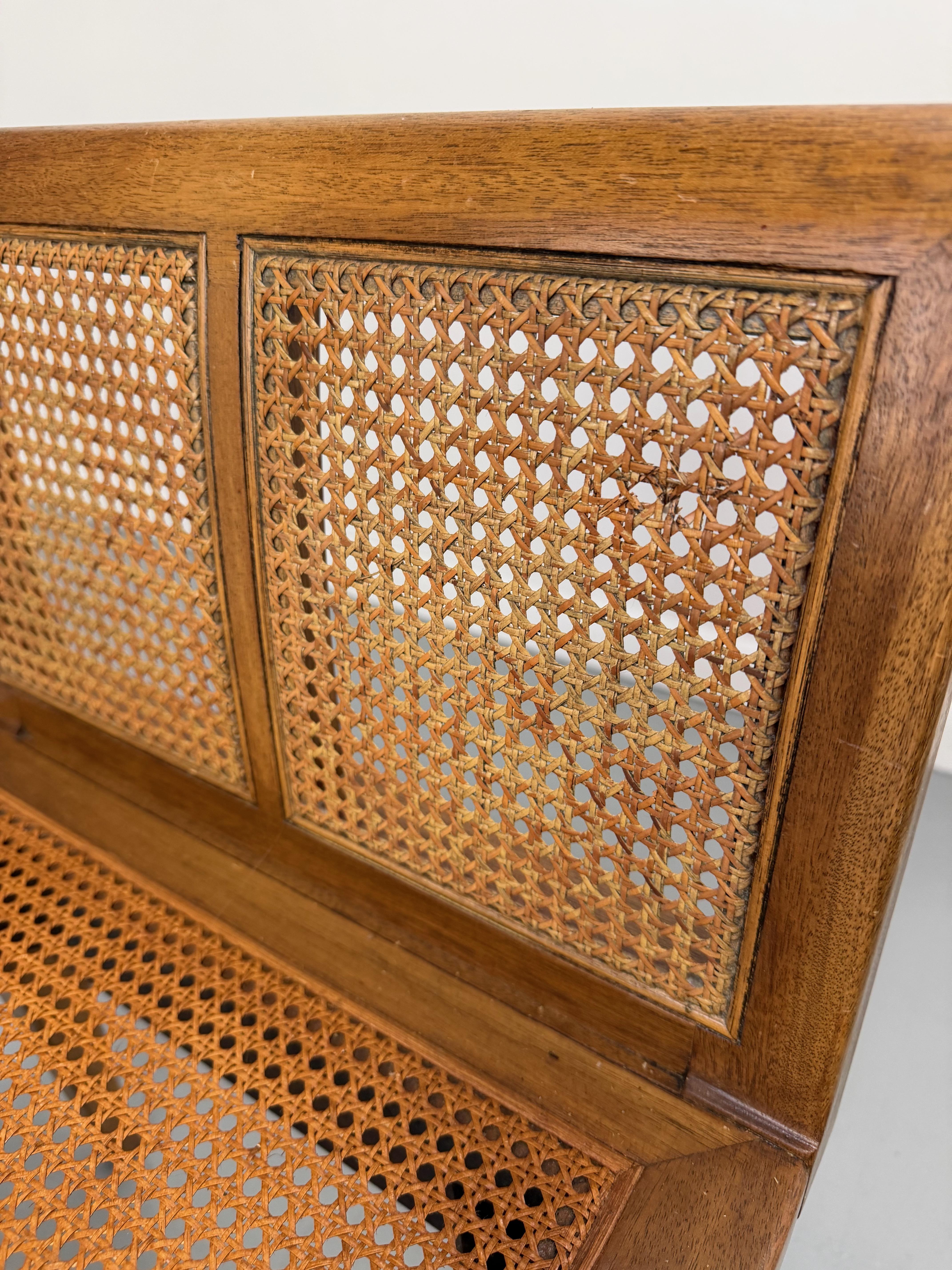 20th Century Mid-Century Fine Arts Furniture Cane Bench in Blond Mahogany For Sale