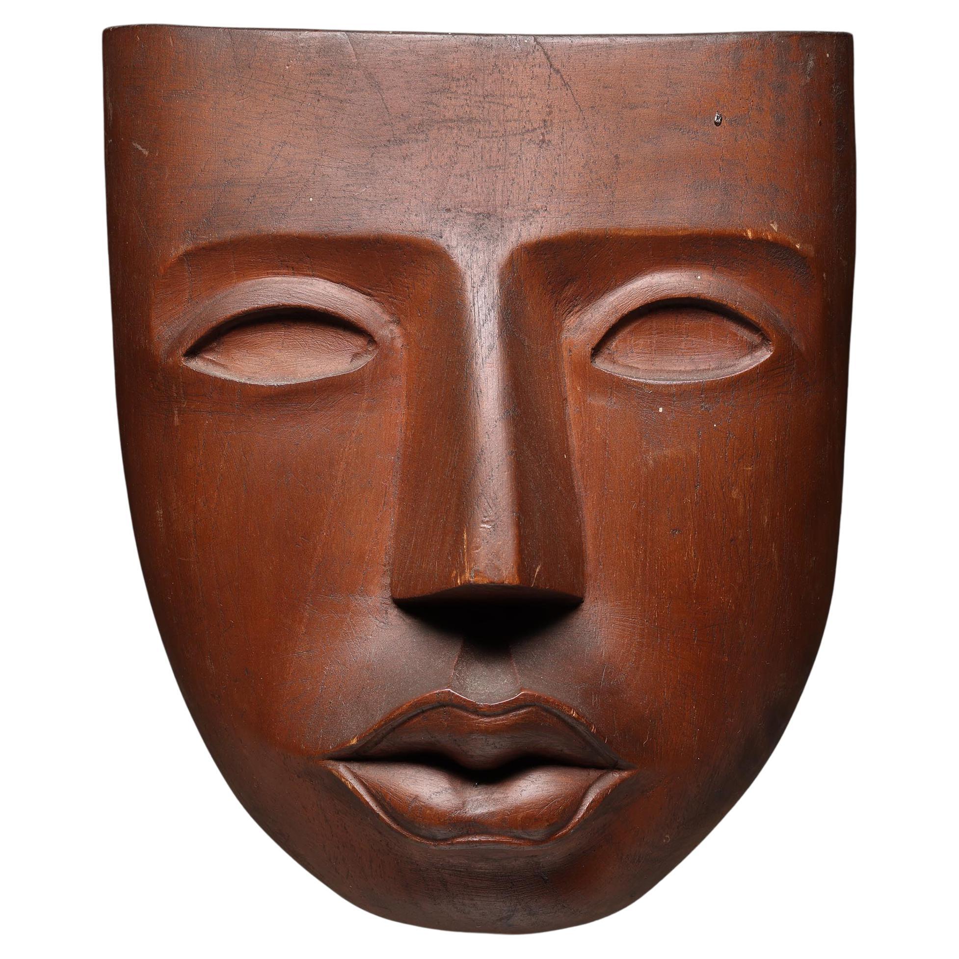 Mid Century Finely Carved North West Coast Wood Wood Mask Expressive Face (Masque en bois sculpté du milieu du siècle dernier)