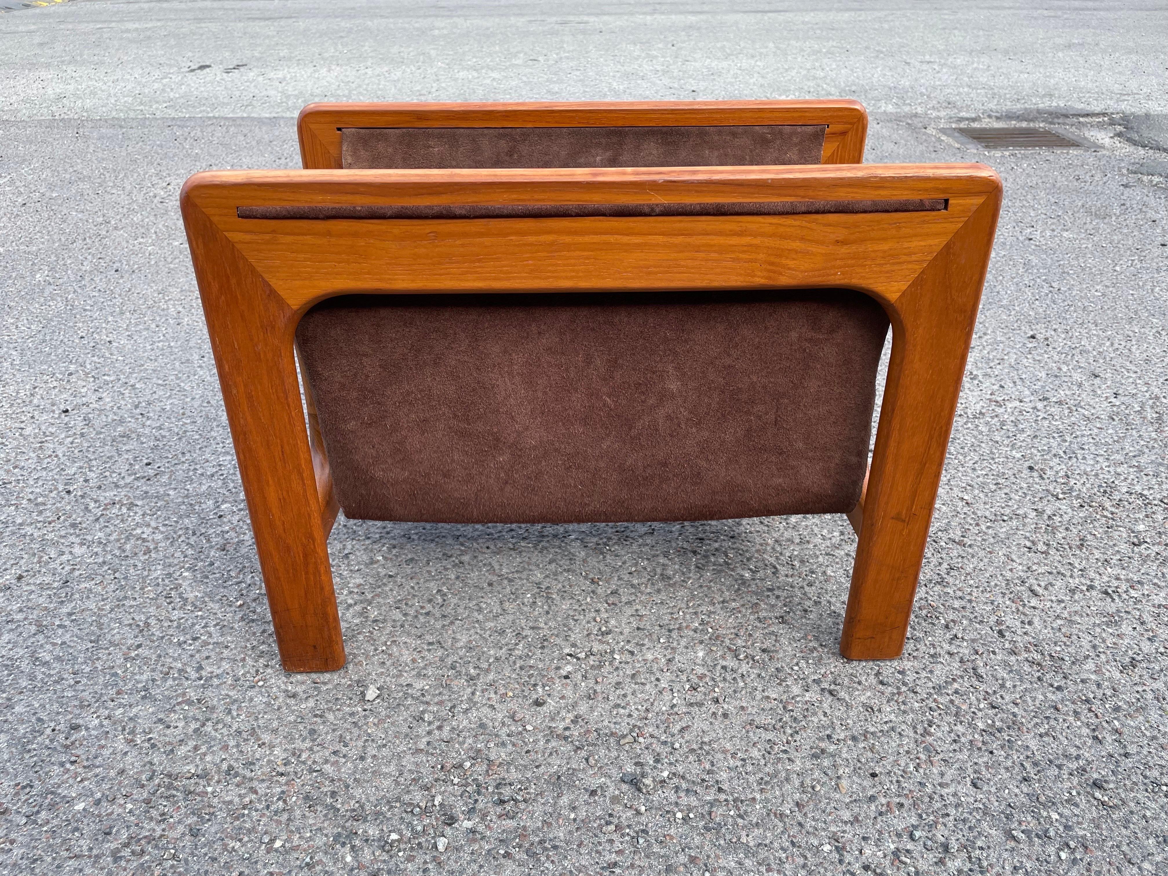 Introducing the epitome of Danish midcentury design, the Teak Magazine Rack/Newspaper Holder by Aksel Kjersgaard for Salin Møbler. Dating back to the 1960s, this exquisite piece showcases the timeless elegance of Danish craftsmanship. Constructed