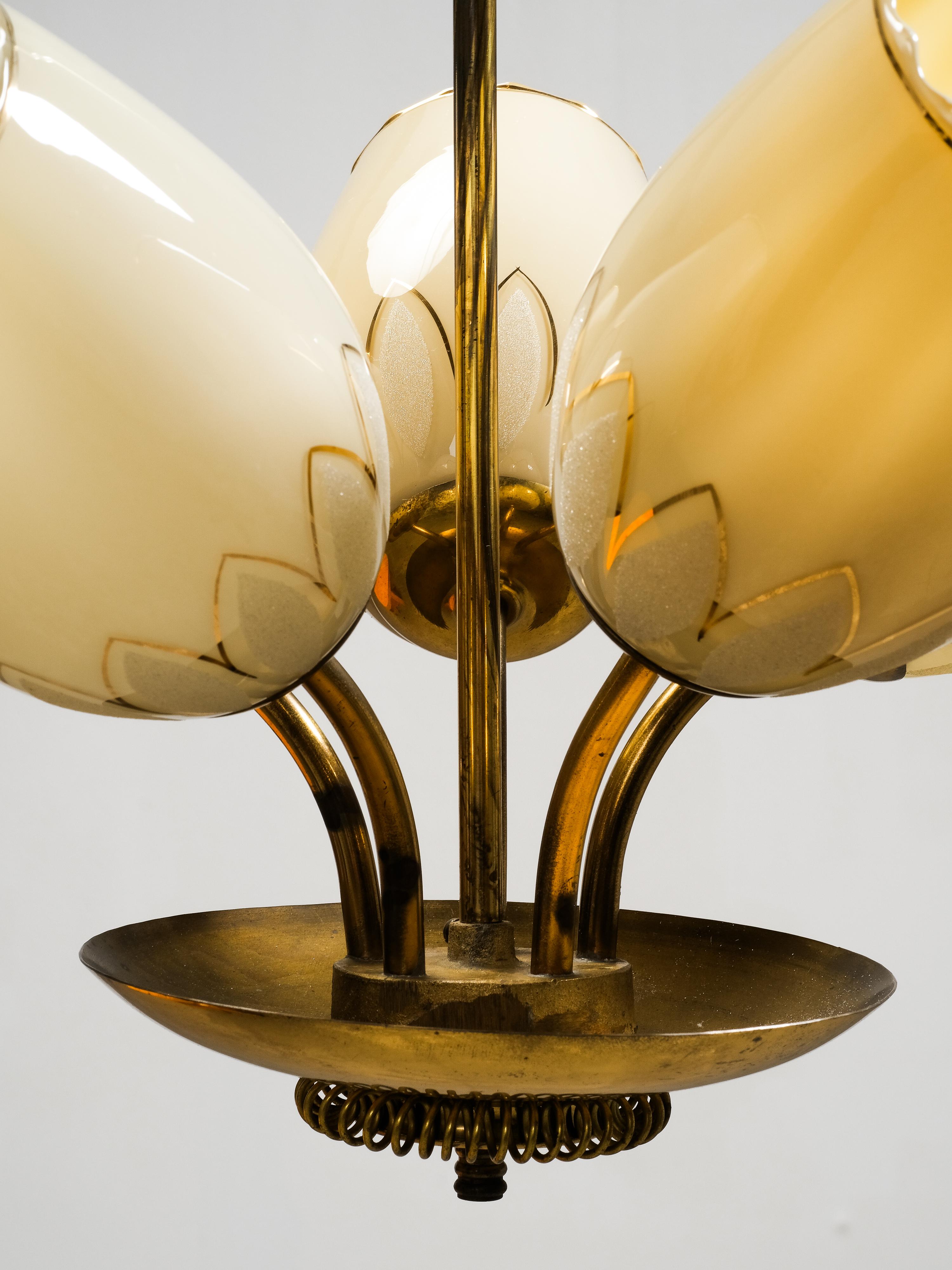 Lampadario finlandese di metà secolo in ottone e vetro di Sievä, anni '50 in vendita 9