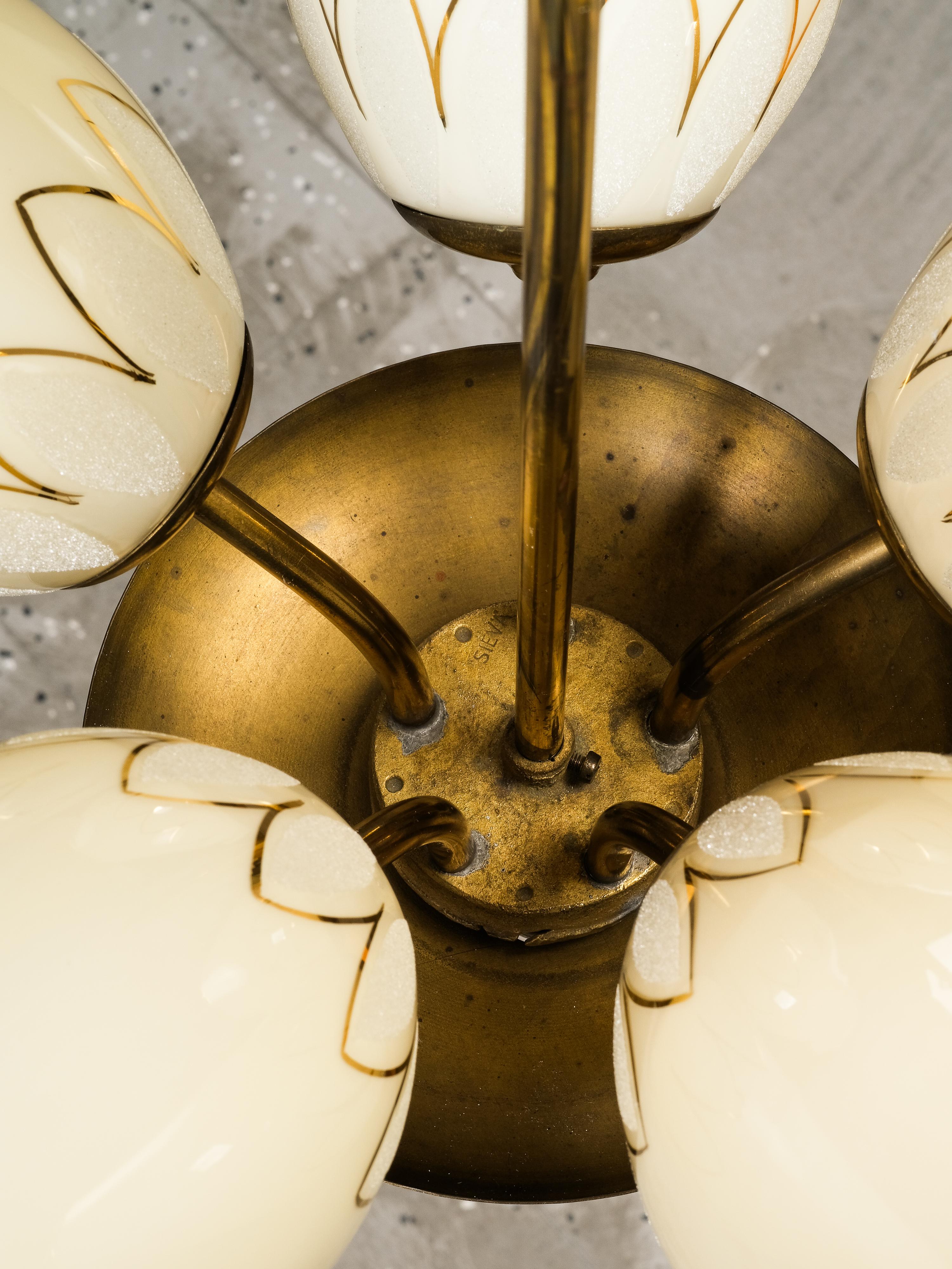 Lampadario finlandese di metà secolo in ottone e vetro di Sievä, anni '50 in vendita 10